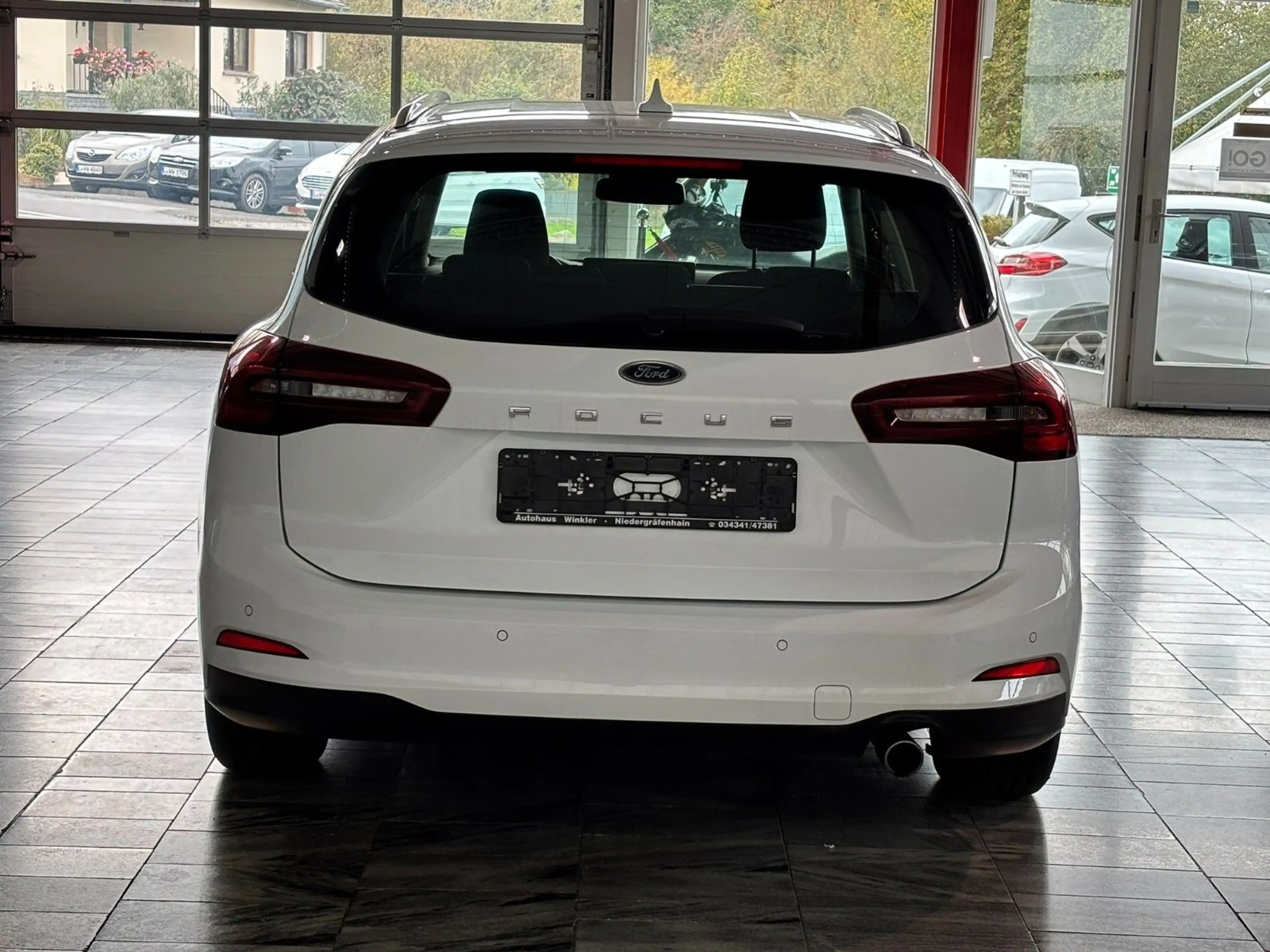 Ford Focus Turnier Titanium Navi Automatik DAB+ LED — photo 4