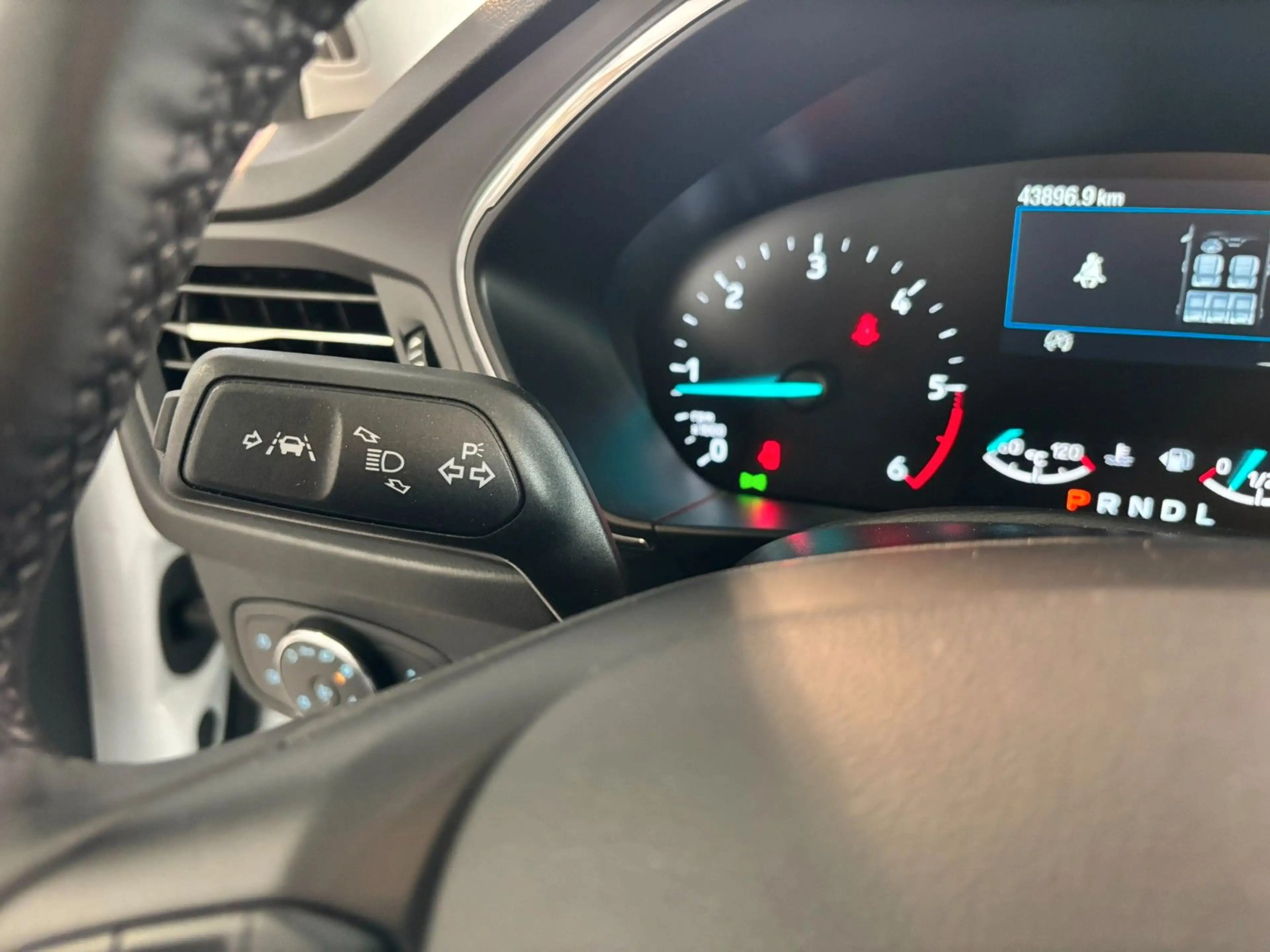 Ford Focus Turnier Titanium Navi Automatik DAB+ LED — photo 26