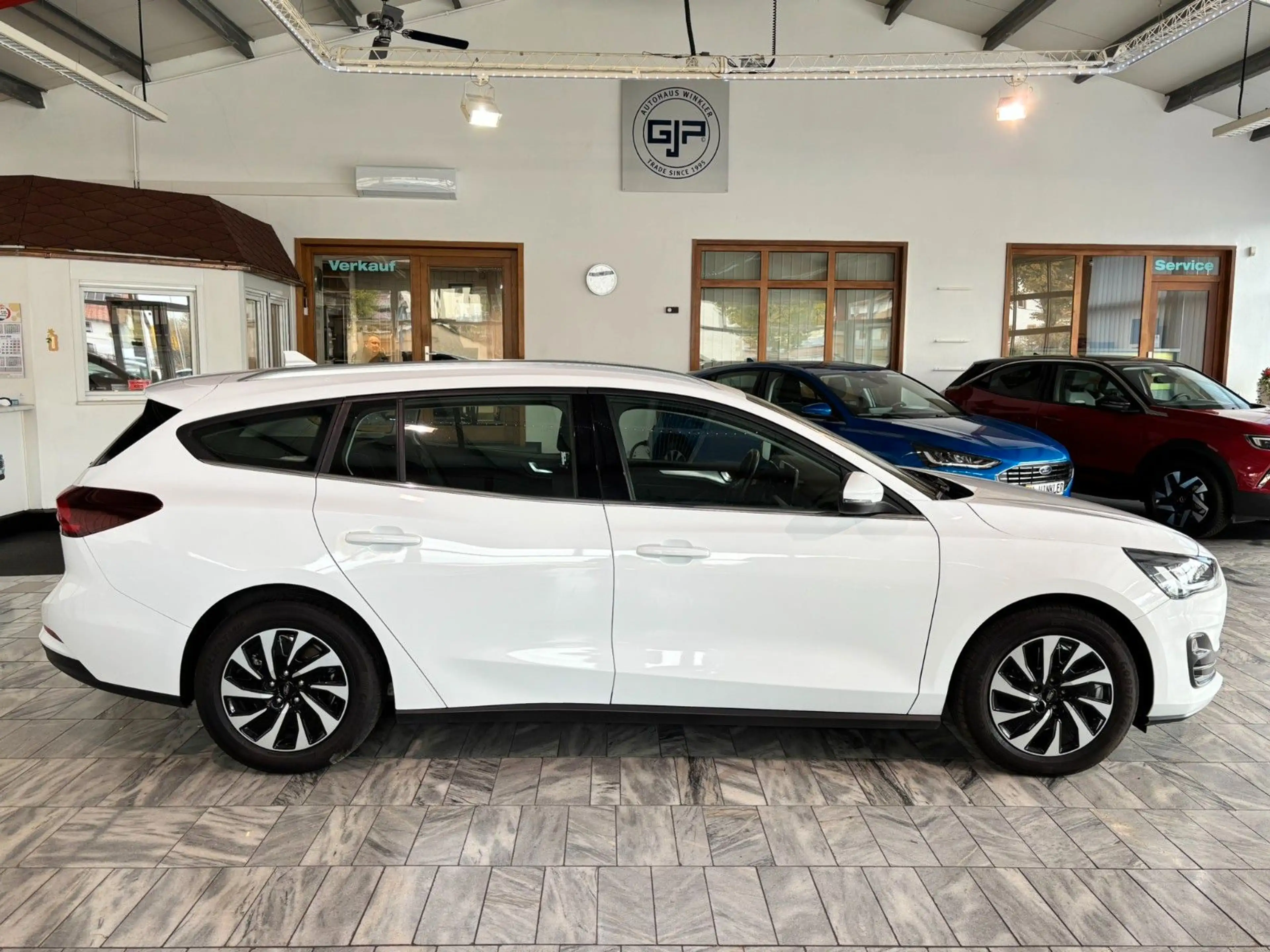 Ford Focus Turnier Titanium Navi Automatik DAB+ LED — photo 6