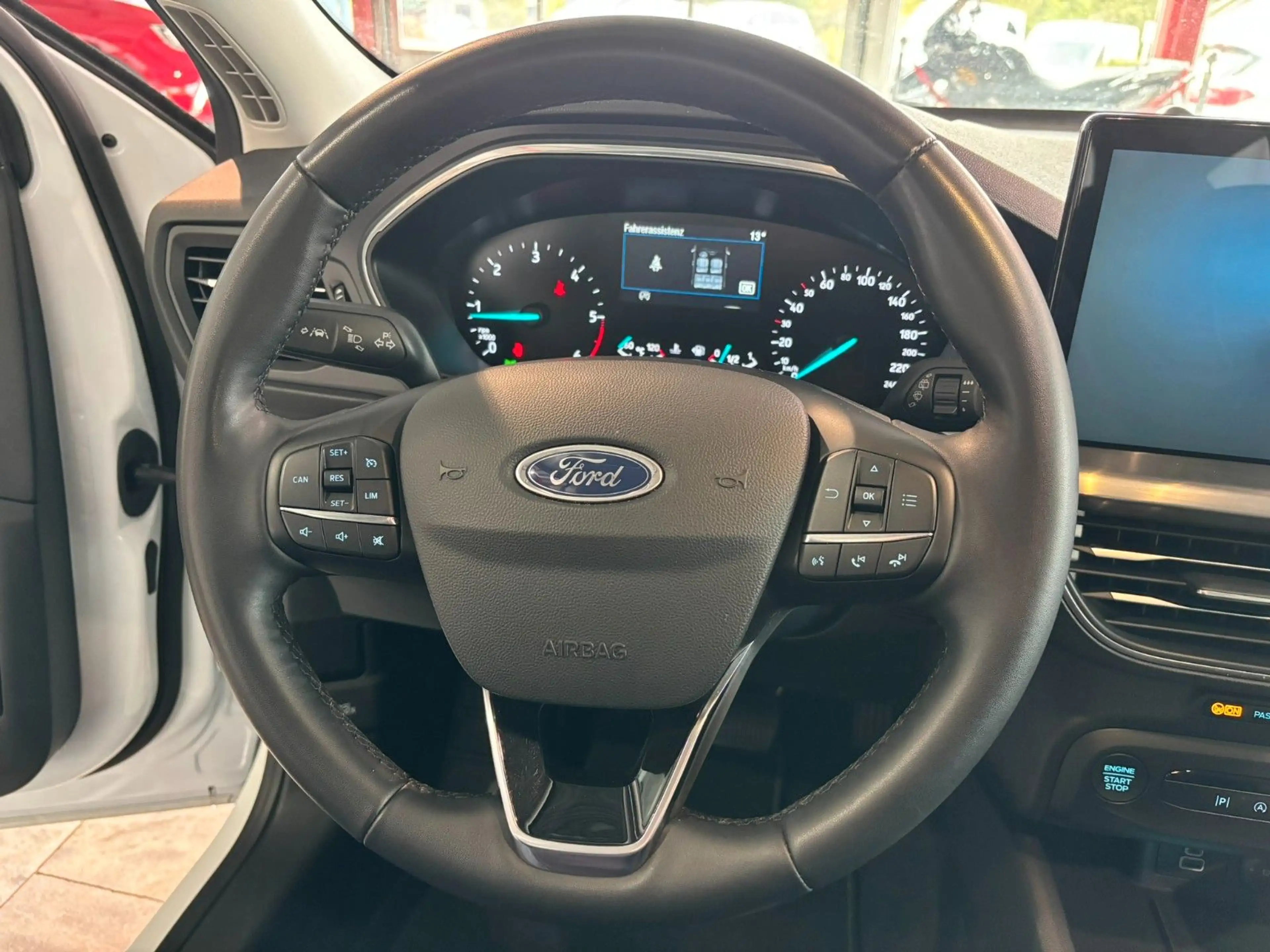 Ford Focus Turnier Titanium Navi Automatik DAB+ LED — photo 24