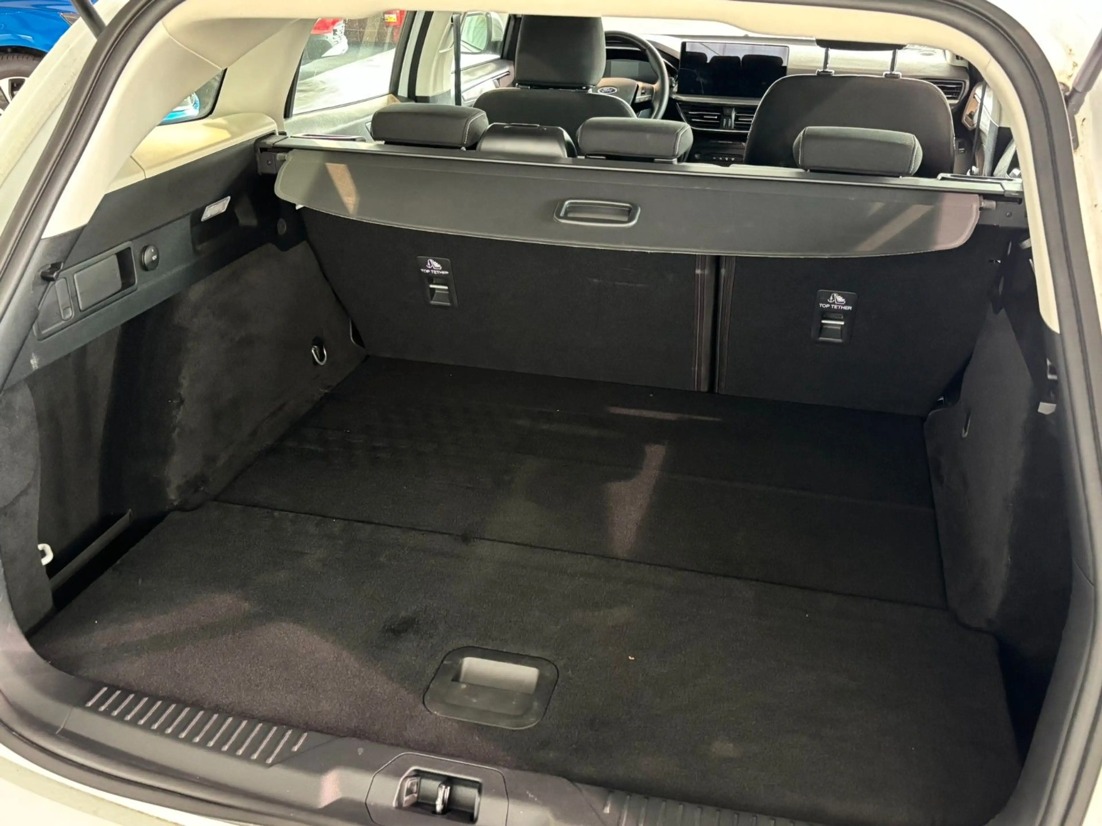 Ford Focus Turnier Titanium Navi Automatik DAB+ LED — photo 17