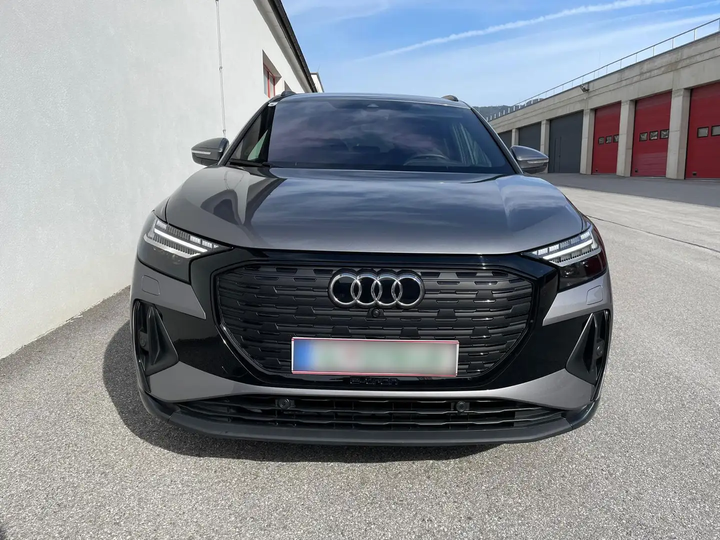 Audi Q4 e-tron 50 quattro S-Line / Top-Ausstattung / neuwertig Grau - 2