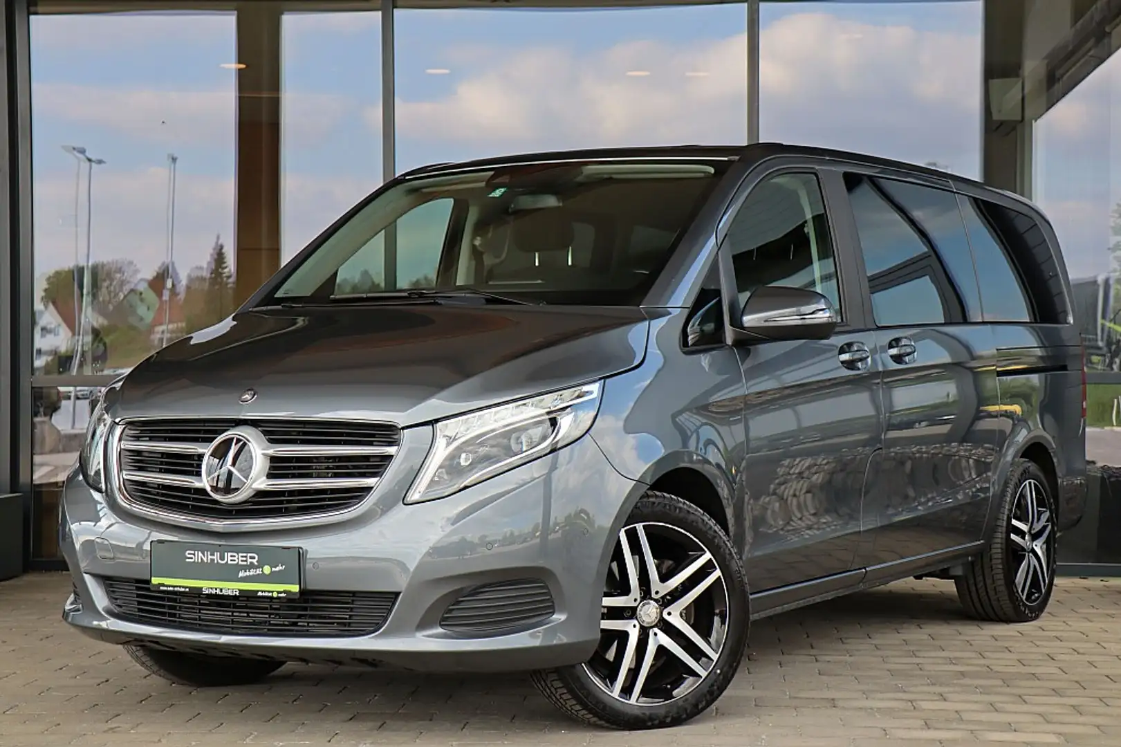 Mercedes-Benz V 250 d 4MATIC lang Aut. ACC, AHK, LED, Navi, Standhe... Grijs - 1