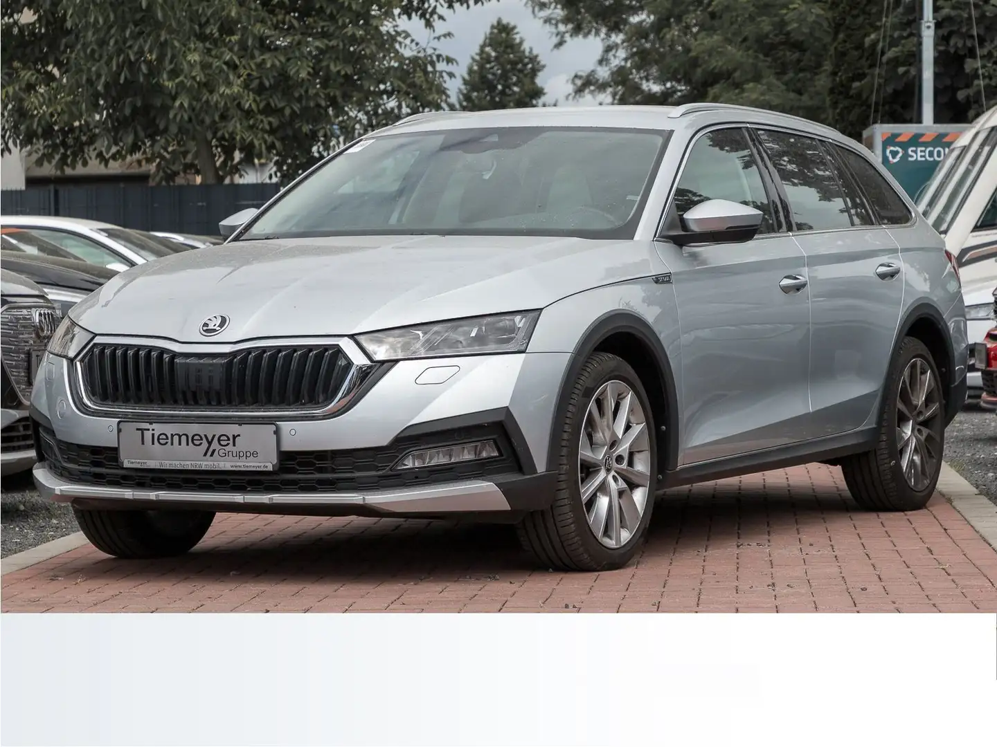 Skoda Octavia Combi 2.0 TDI DSG 4M SCOUT AHK NAVI Silber - 2