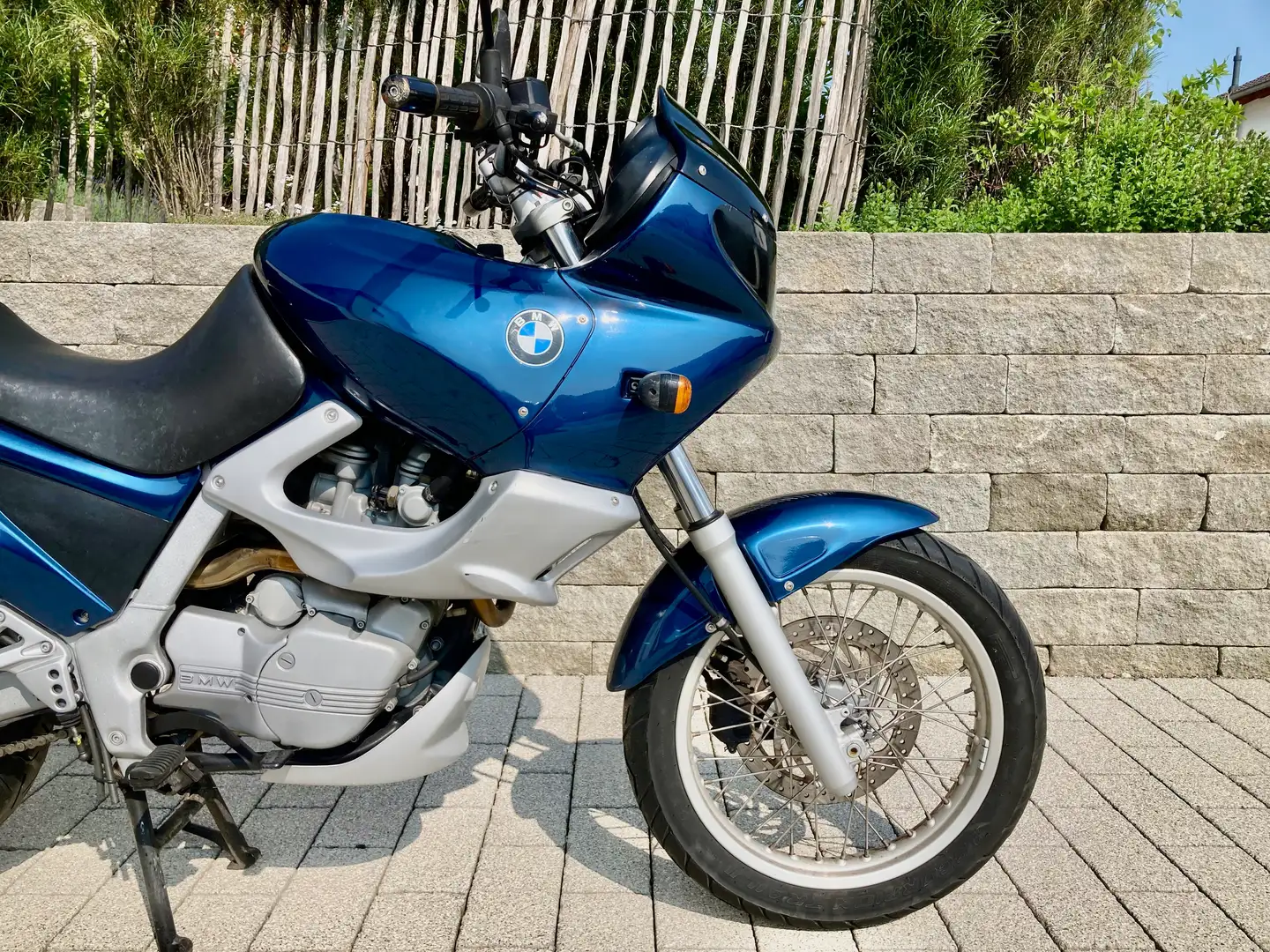BMW F 650 neuwertig, m.Serviceheft, wenig Km, Garage Bleu - 1