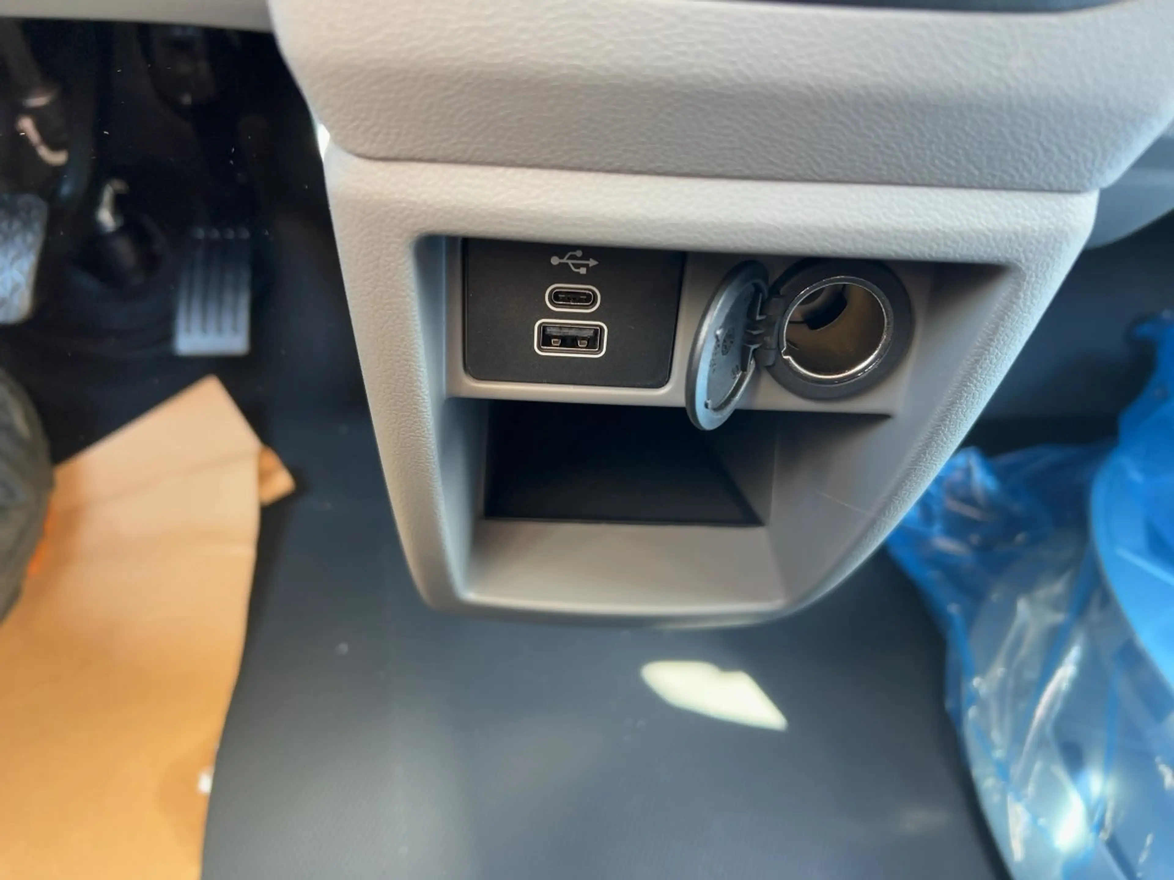 Ford Transit Custom 320 L1 H1 Kombi PKW Trend 100 kW — photo 13