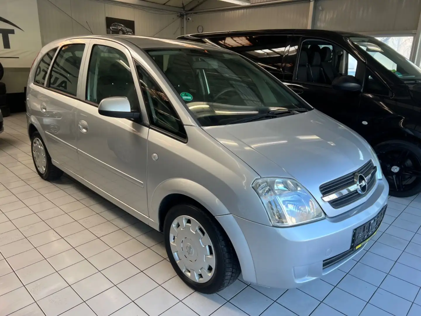 Opel Meriva Edition*TÜVneu*Service*Geräumig & Komfort Silber - 1