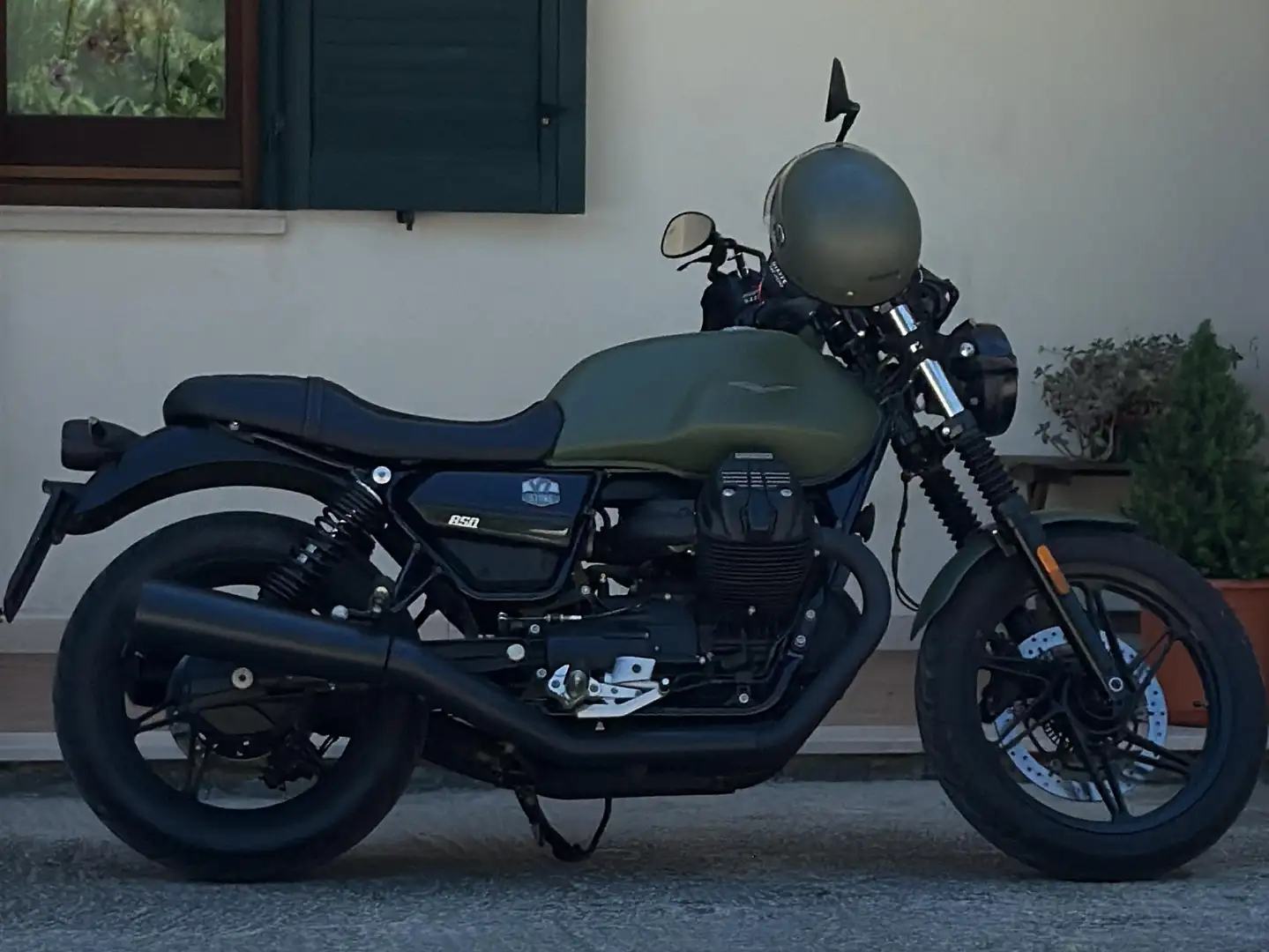 Moto Guzzi V 7 IV Verde - 1