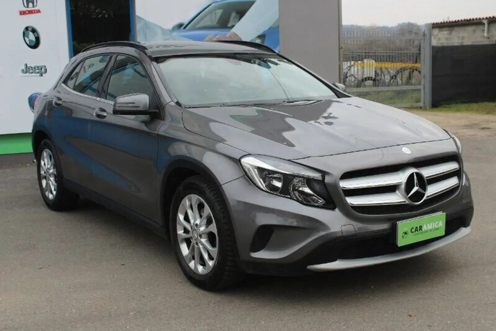 Mercedes-Benz GLA 200 GLA 200 d Executive Gris - 2