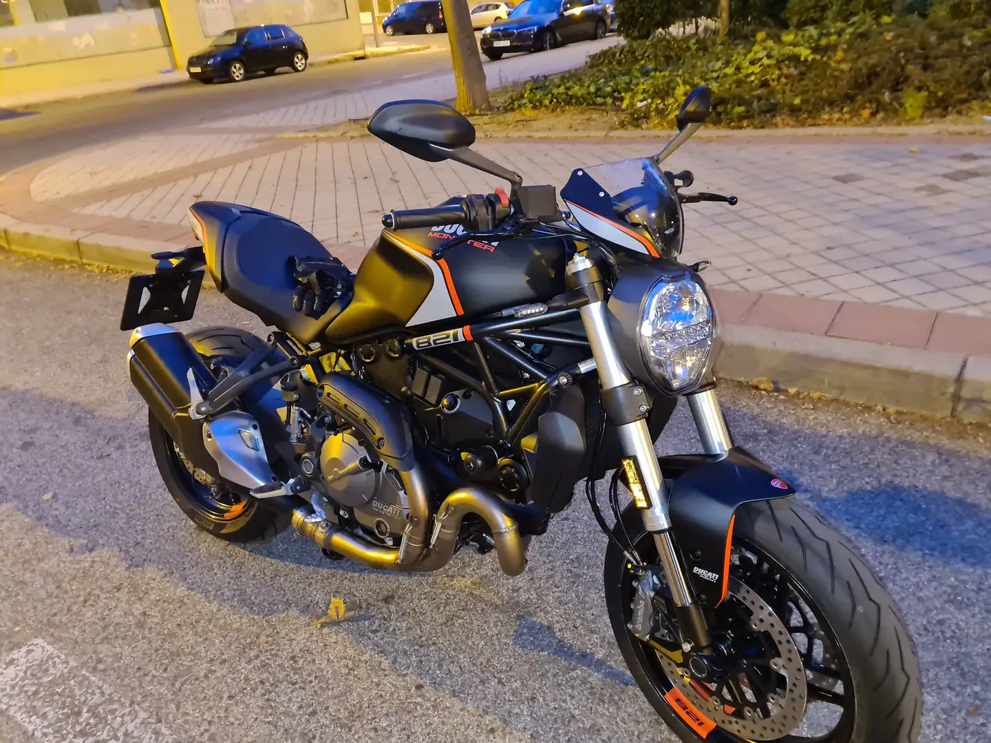 Ducati Monster 821 Stealth Negru - 2