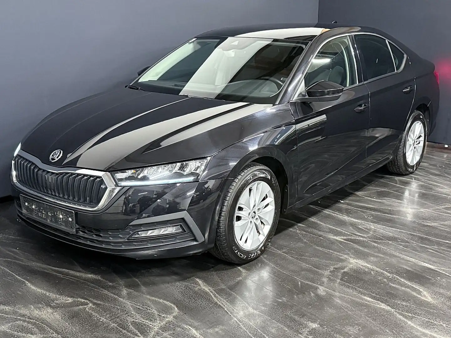 Skoda Octavia 2,0 TDI Ambition Schwarz - 1