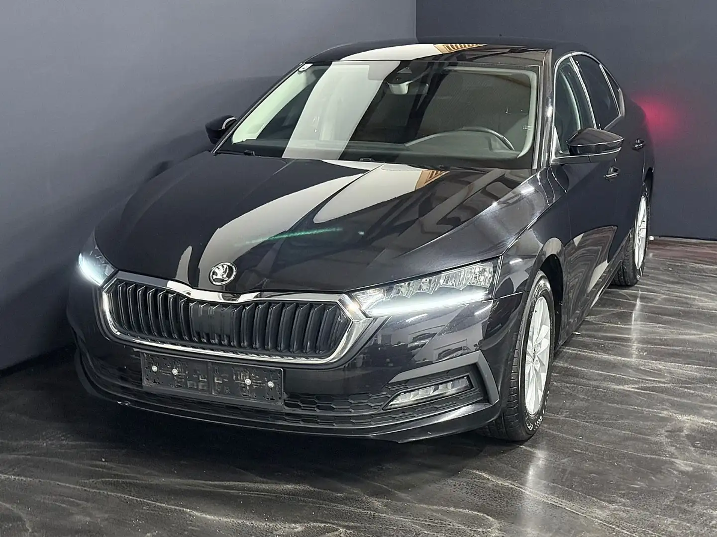 Skoda Octavia 2,0 TDI Ambition Schwarz - 2