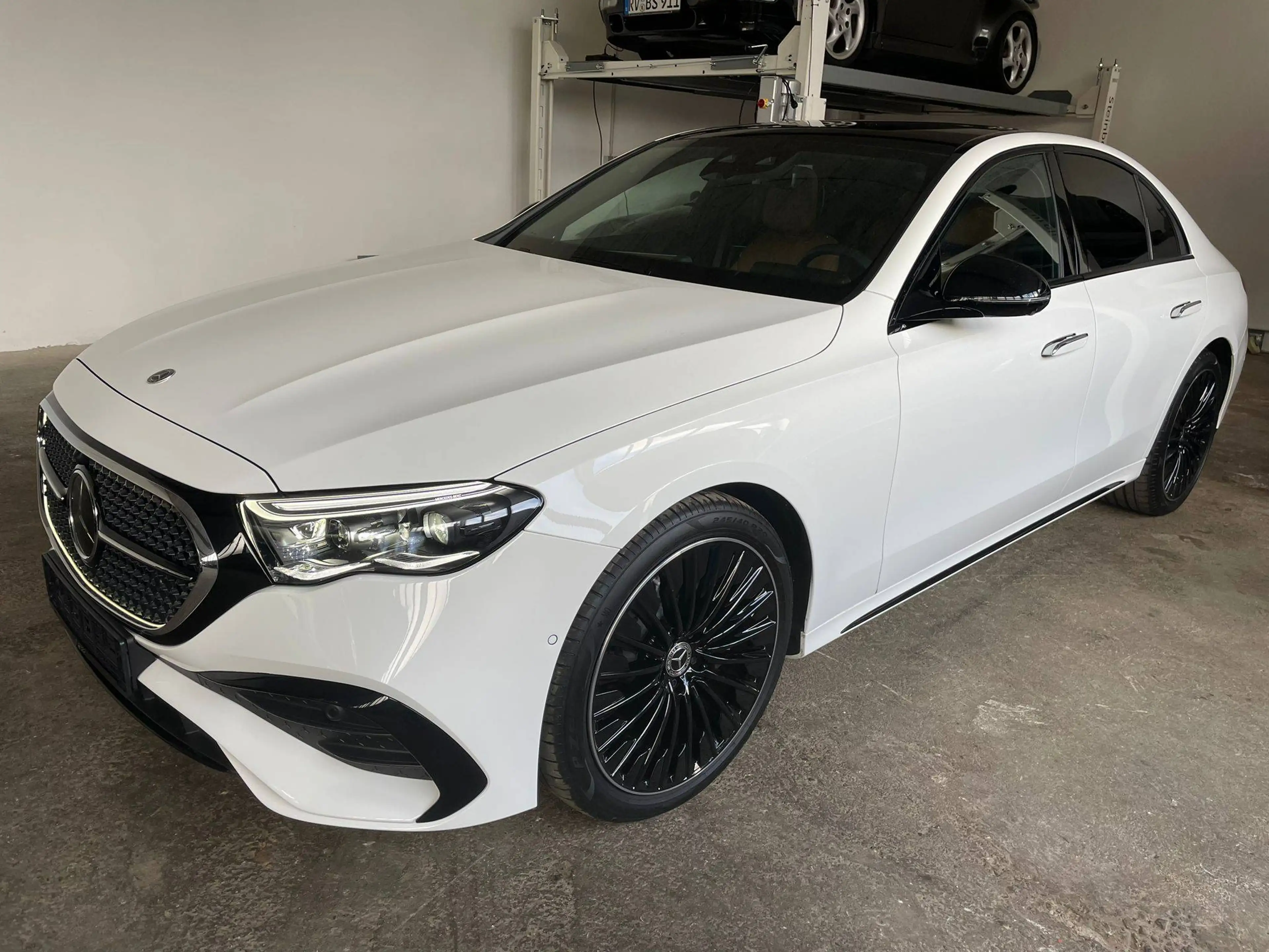 Mercedes-Benz E 200 E 200 AMG Line Premium (214.050)