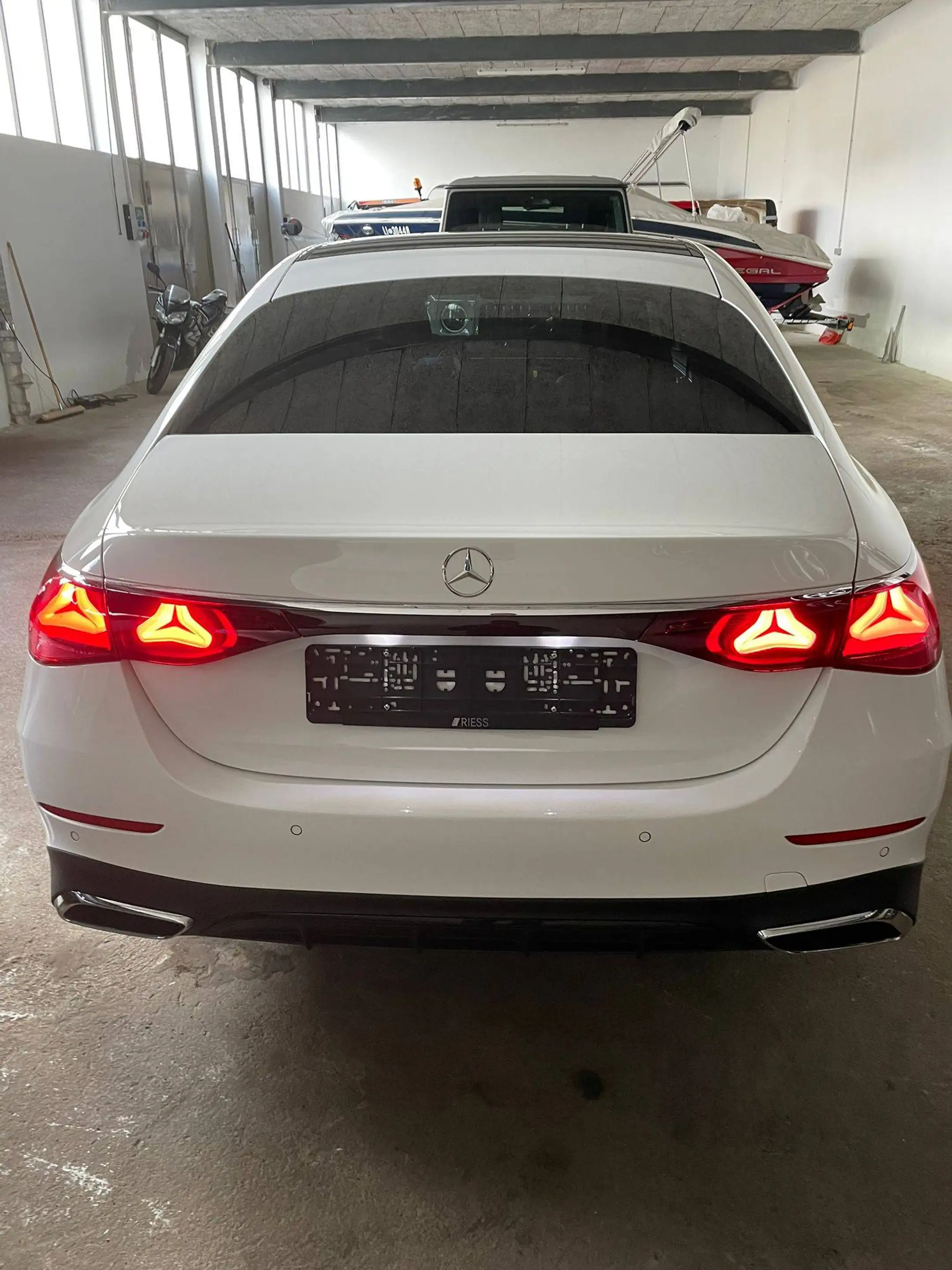 Mercedes-Benz E 200 E 200 AMG Line Premium (214.050) — photo 12