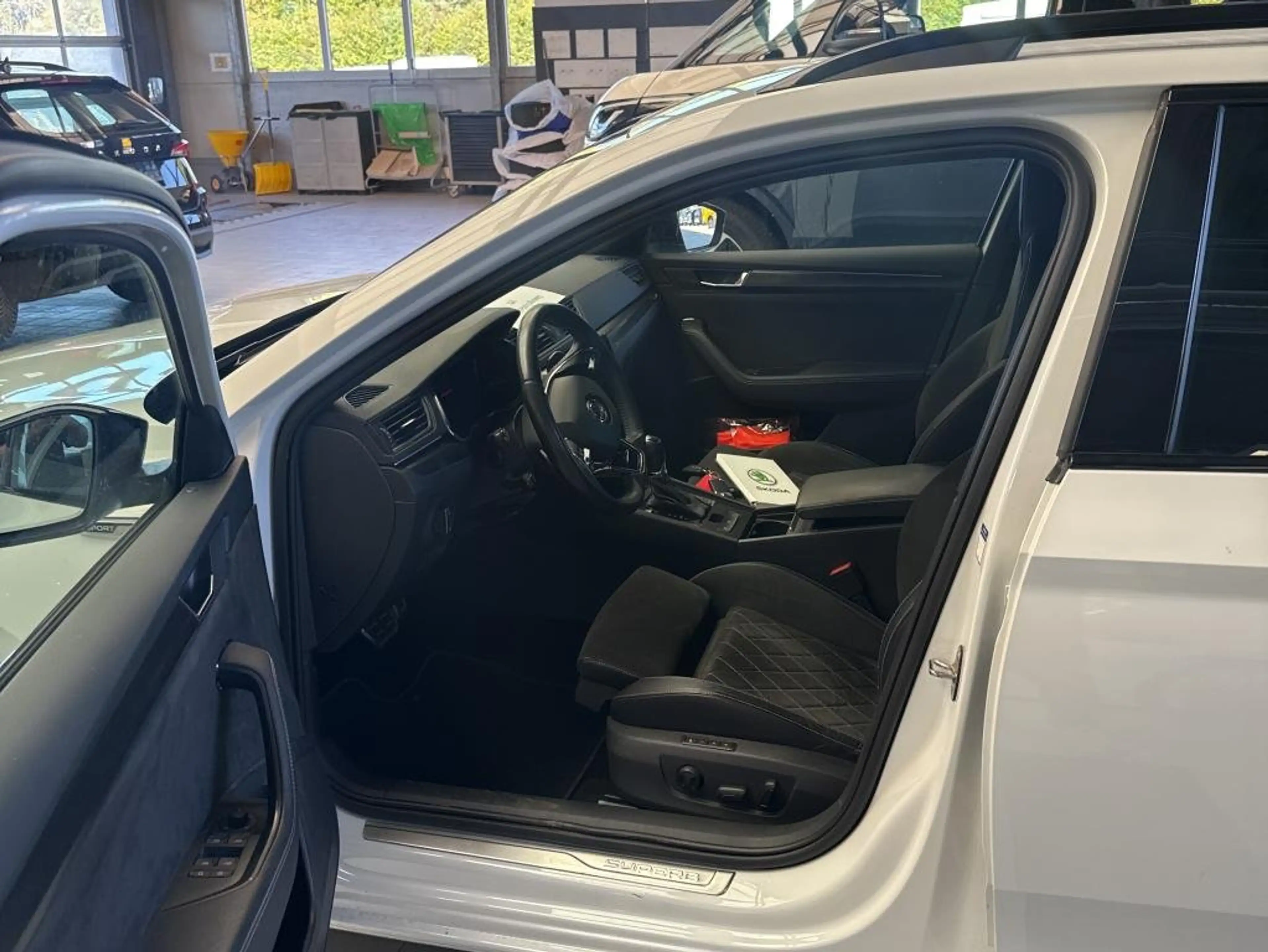 Skoda Superb Combi 2.0 TDI DSG Sportline Kamera AHK — photo 3
