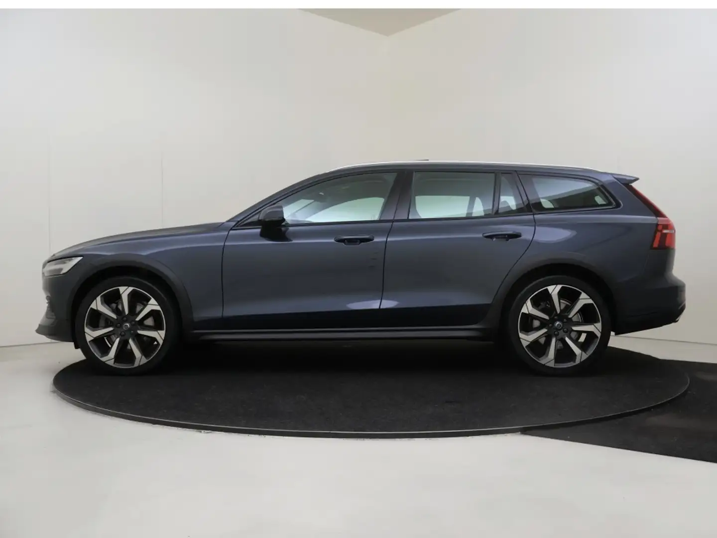 Volvo V60 Cross Country T5 AWD Pro | Trekhaak | Panoramadak | Head Up Disp Blauw - 2