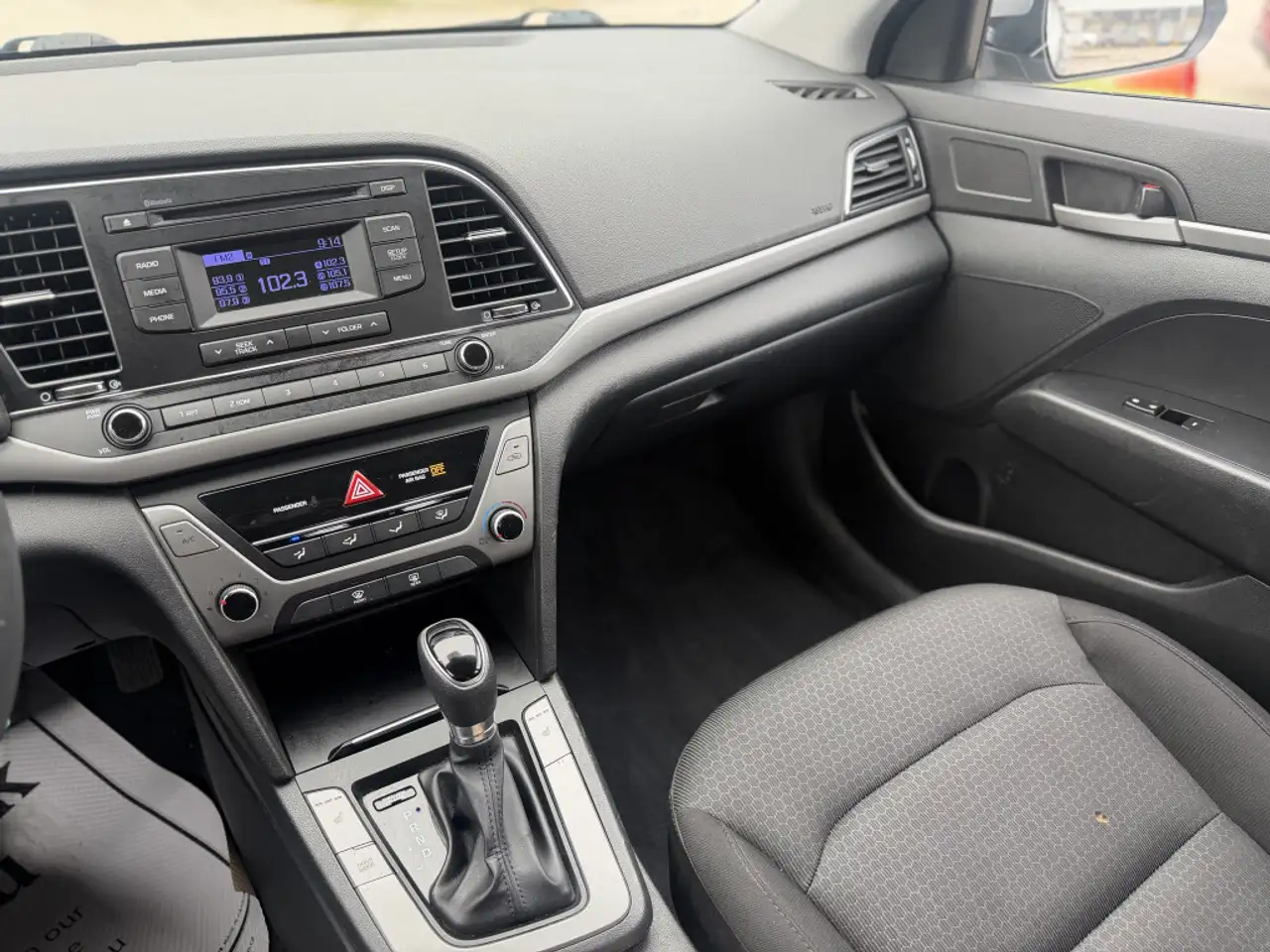 Hyundai ELANTRA снимка Hyundai ELANTRA