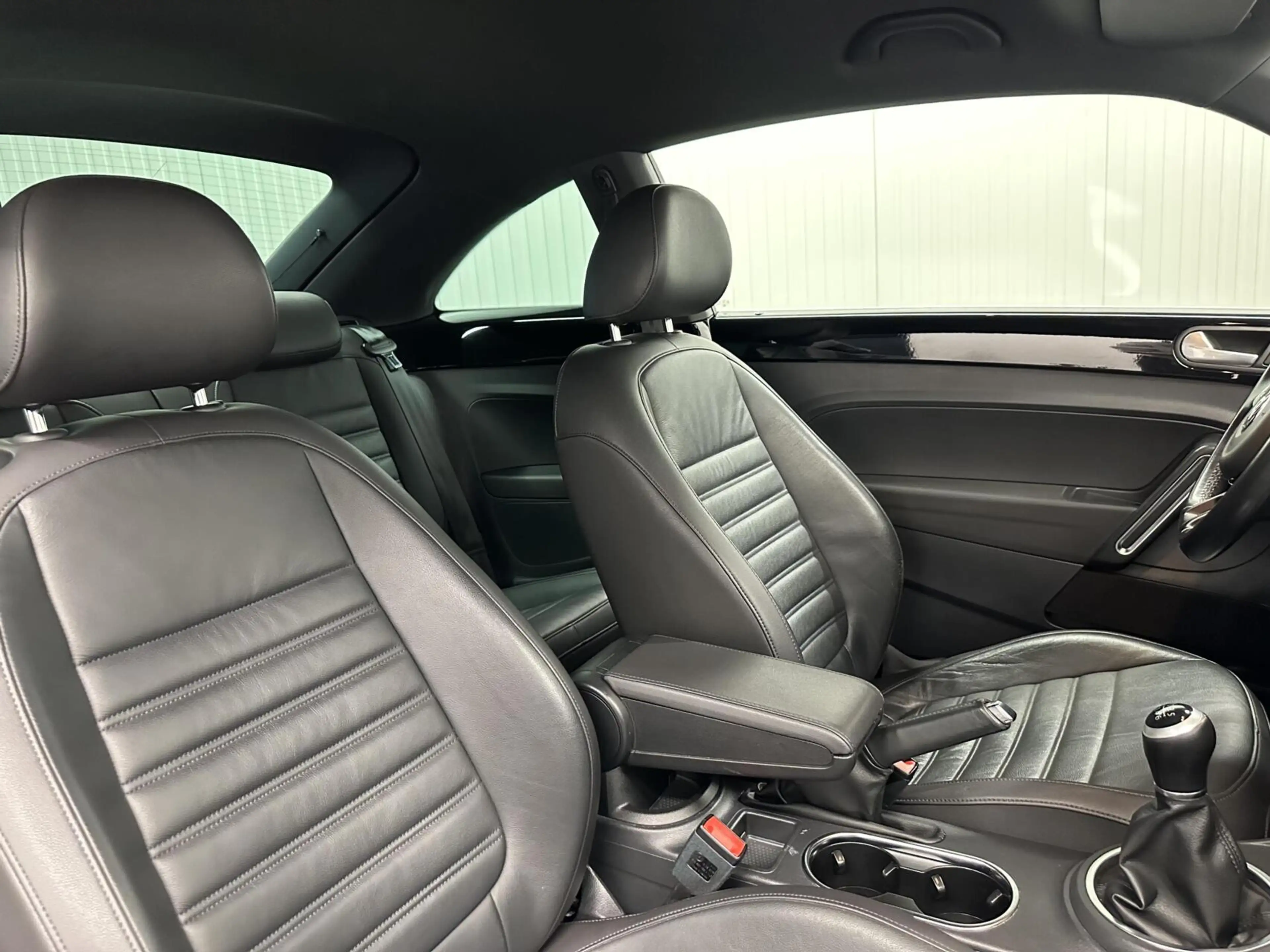Volkswagen Beetle 1.2 TSI Exclusive Series LEER NAVI CRUISE LM STOEL — photo 14