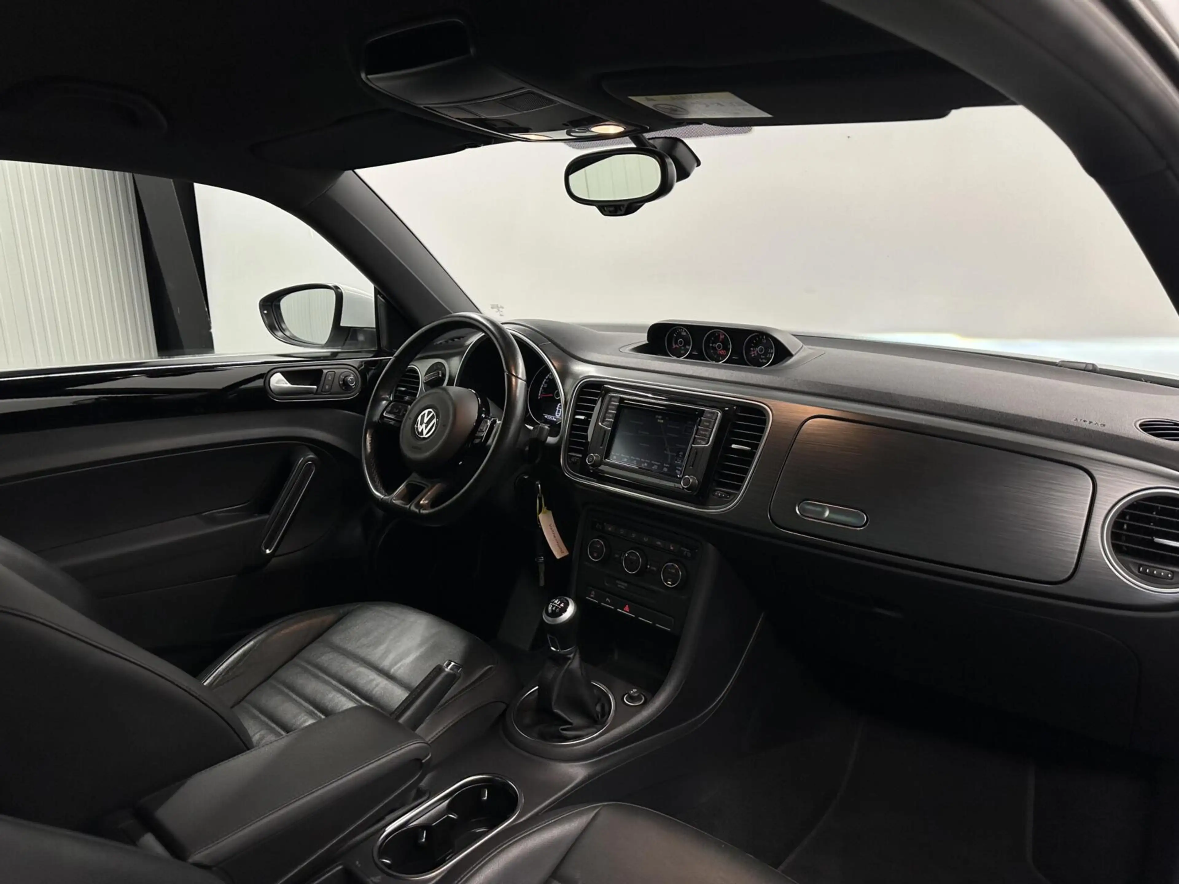Volkswagen Beetle 1.2 TSI Exclusive Series LEER NAVI CRUISE LM STOEL — photo 13
