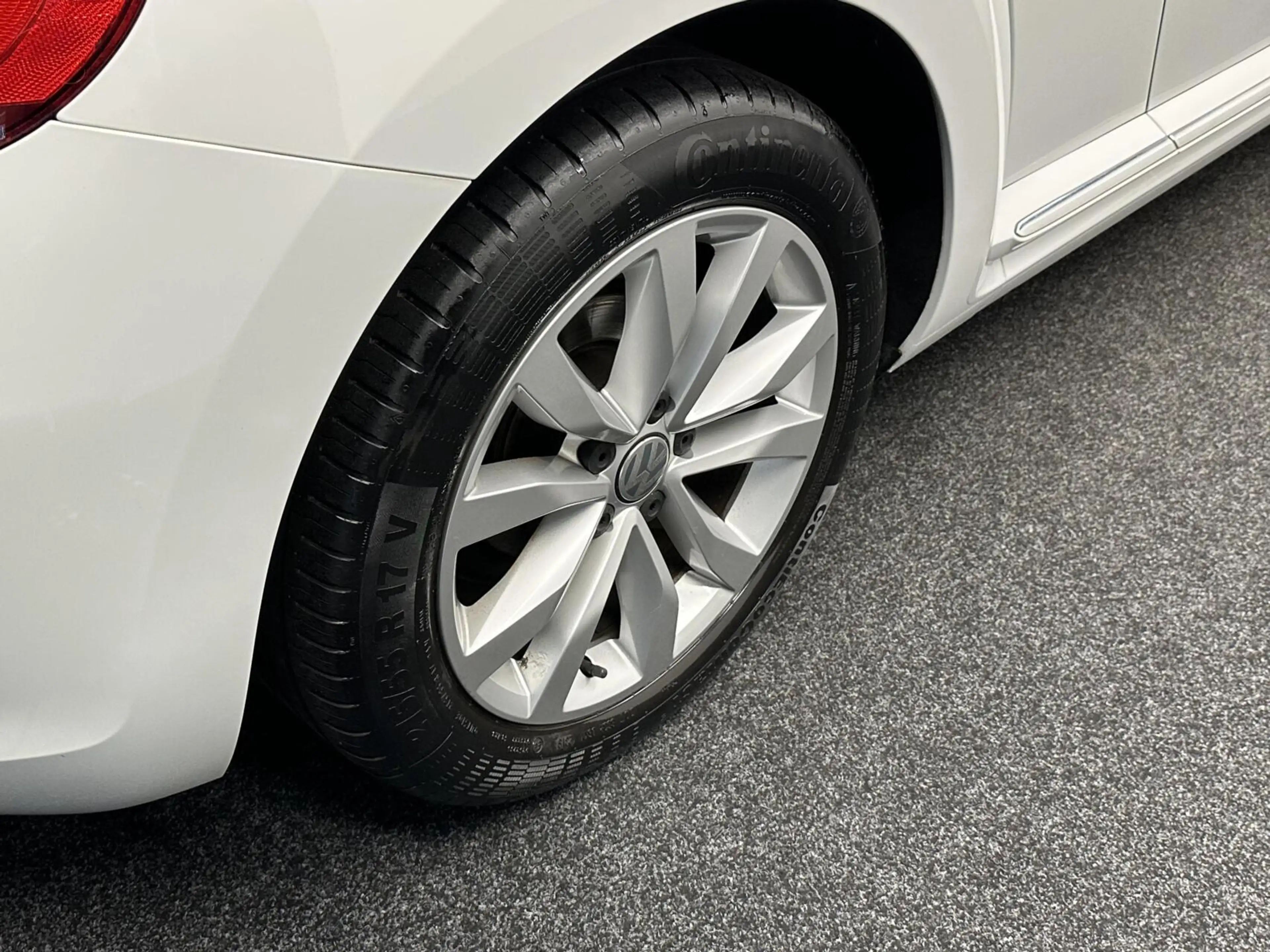 Volkswagen Beetle 1.2 TSI Exclusive Series LEER NAVI CRUISE LM STOEL — photo 11