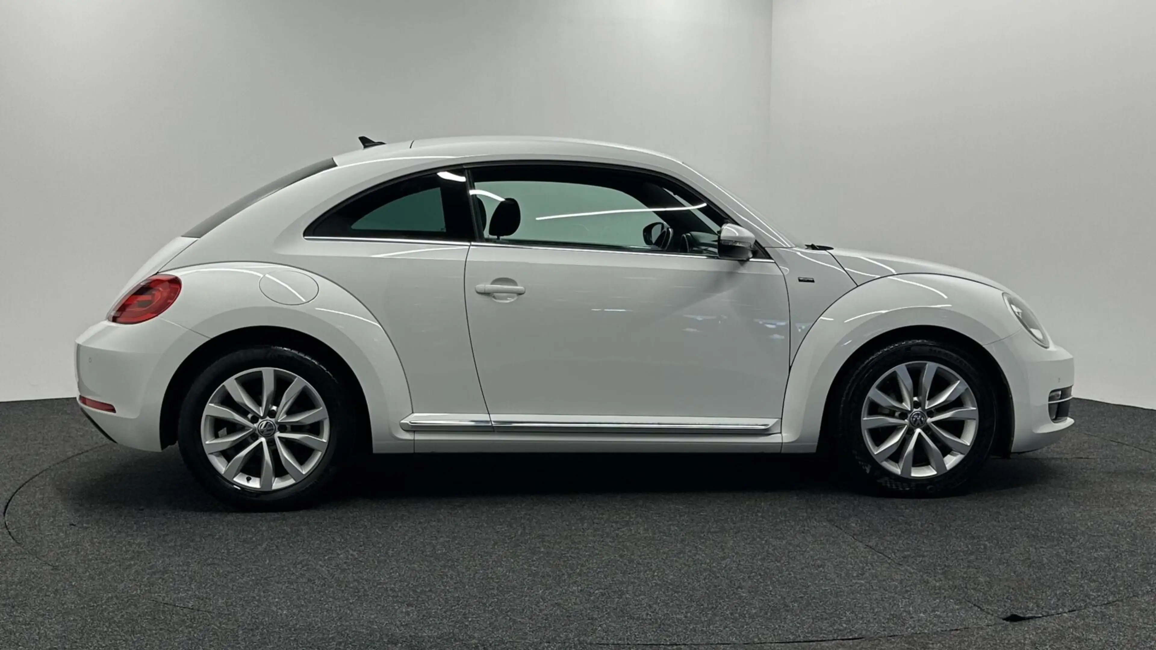 Volkswagen Beetle 1.2 TSI Exclusive Series LEER NAVI CRUISE LM STOEL — photo 9