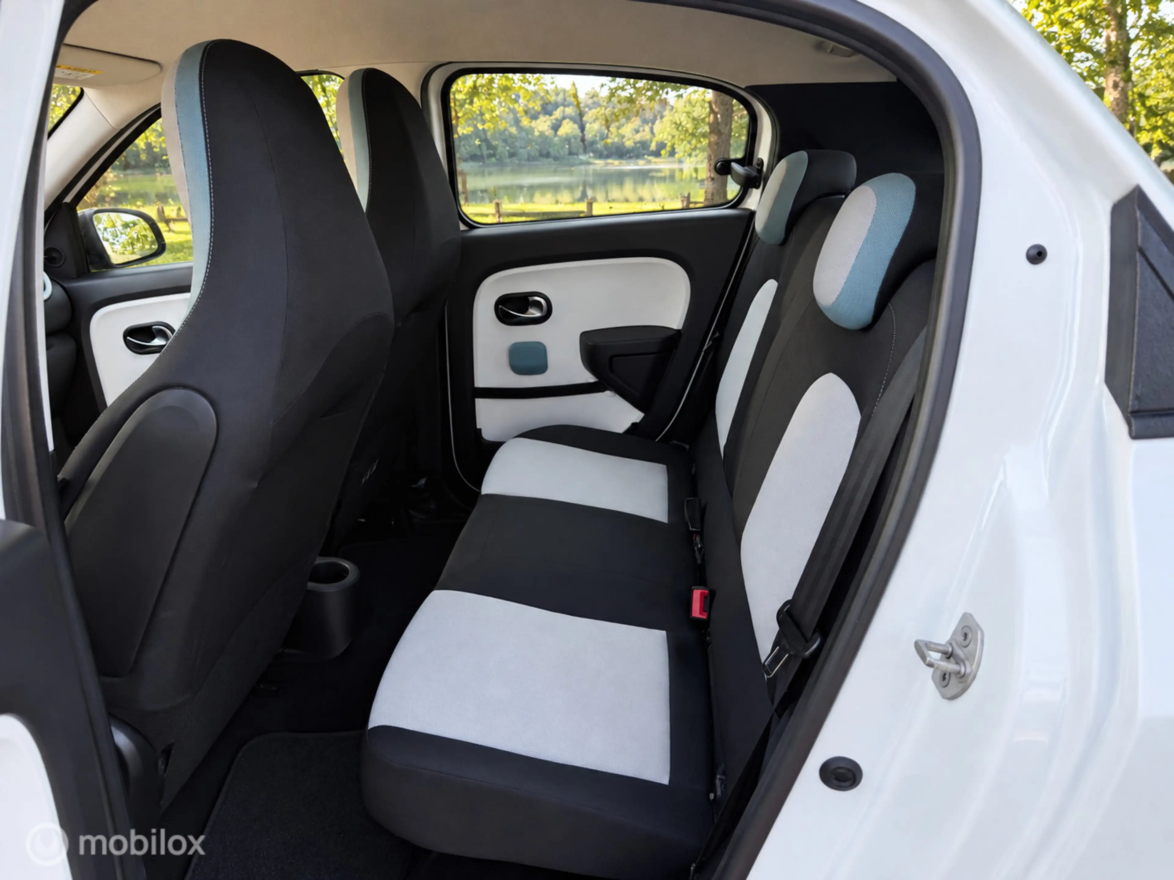 Renault Twingo 1.0 SCe Expression — photo 11