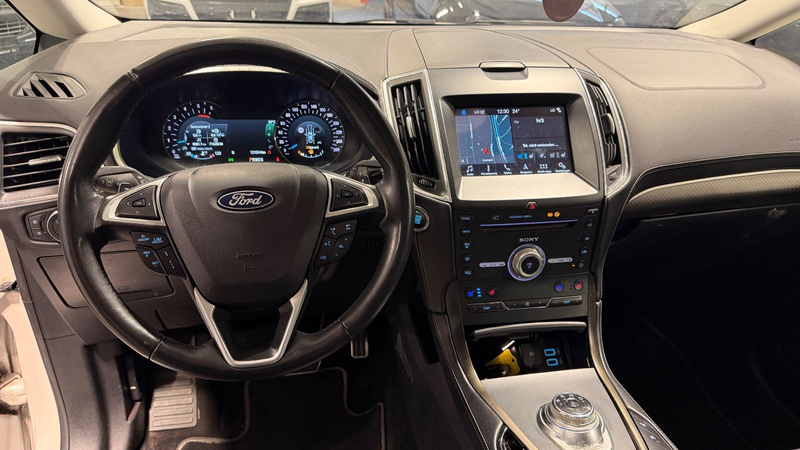 Ford S-Max S-MAX Vignale Panorama 7Sitze Voll Ausstattung — photo 12