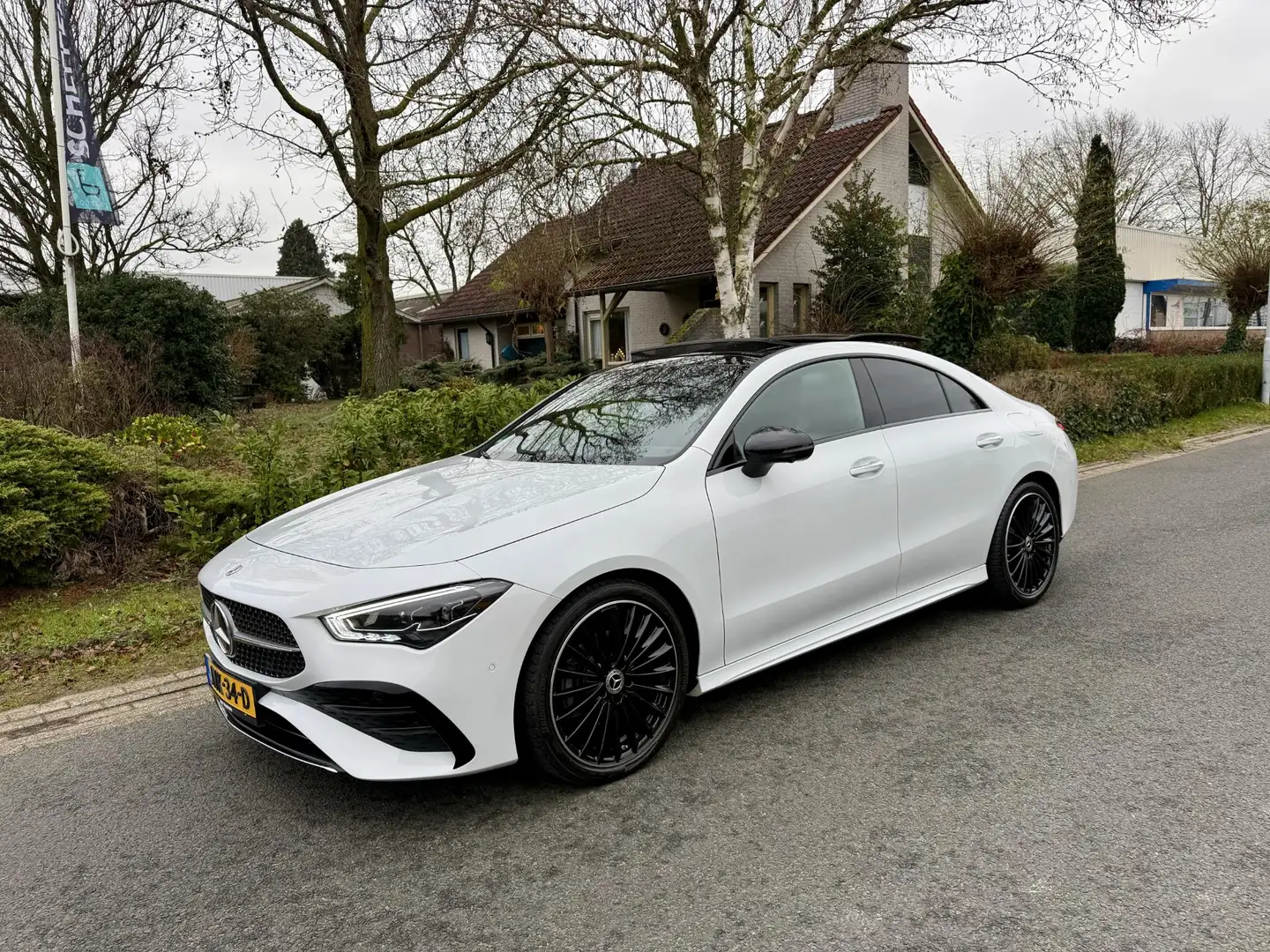 Mercedes-Benz CLA 180 AMG 136PK AUT•Pano•Burmester•Headup Blanc - 1