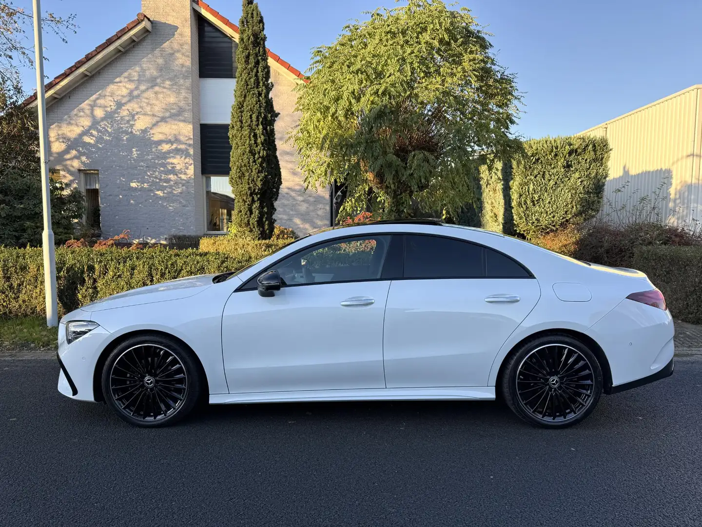 Mercedes-Benz CLA 180 AMG 136PK AUT•Pano•Burmester•Headup Wit - 2