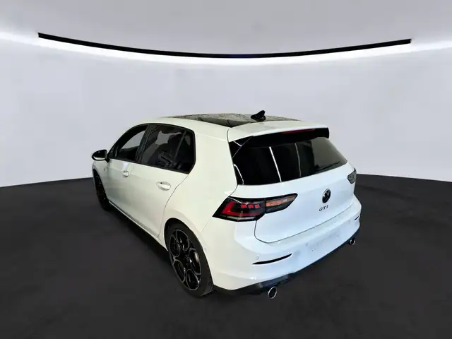 Volkswagen Golf view 3