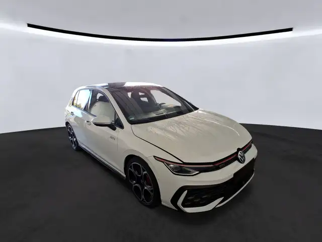 Volkswagen Golf view 2