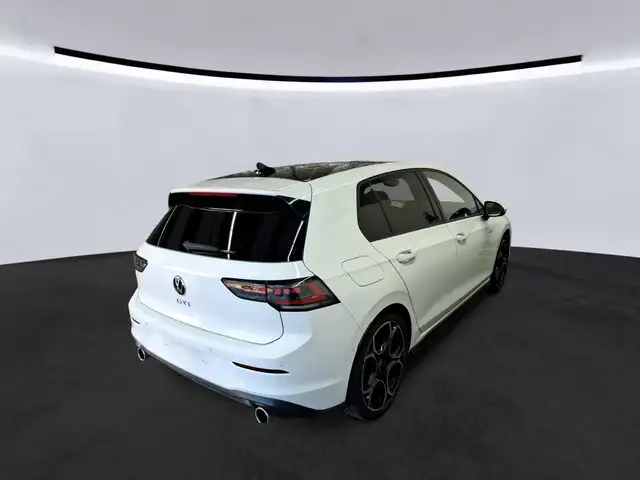 Volkswagen Golf view 4