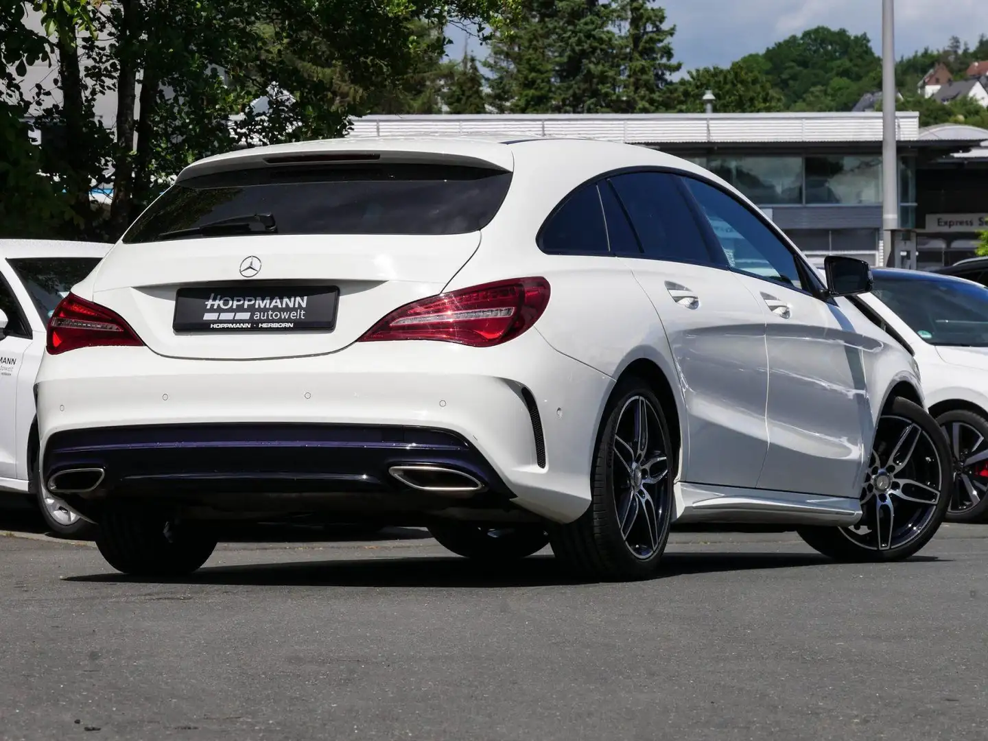 Mercedes-Benz CLA 200 AMG Line Pano LED Белый - 2