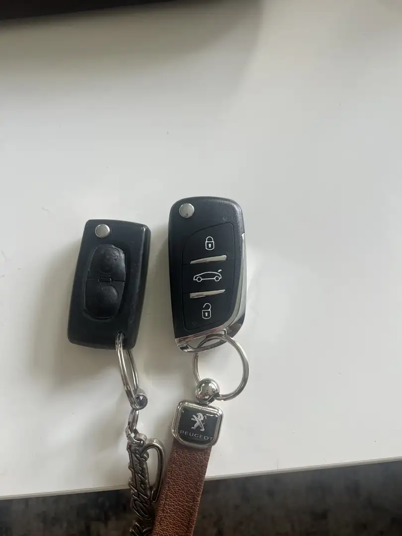 Peugeot 3008 1.6 VTi Première Zwart - 1