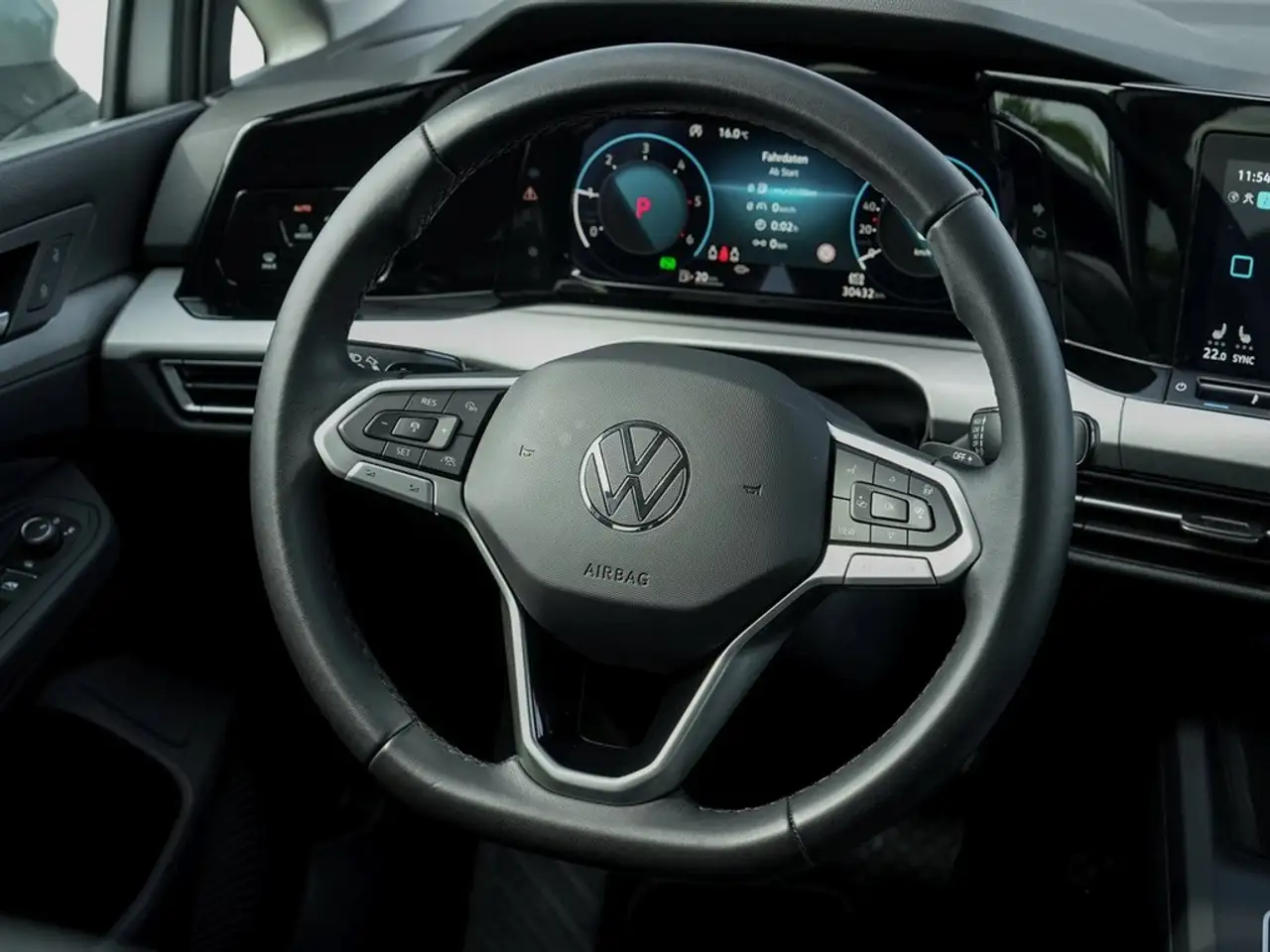 Volkswagen Golf VIII 2.0 TDI DSG Life Navi/RFK/LED 12