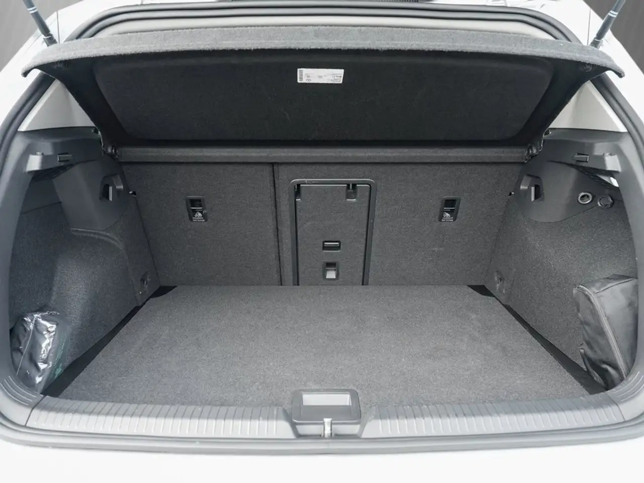 Volkswagen Golf VIII 2.0 TDI DSG Life Navi/RFK/LED 6