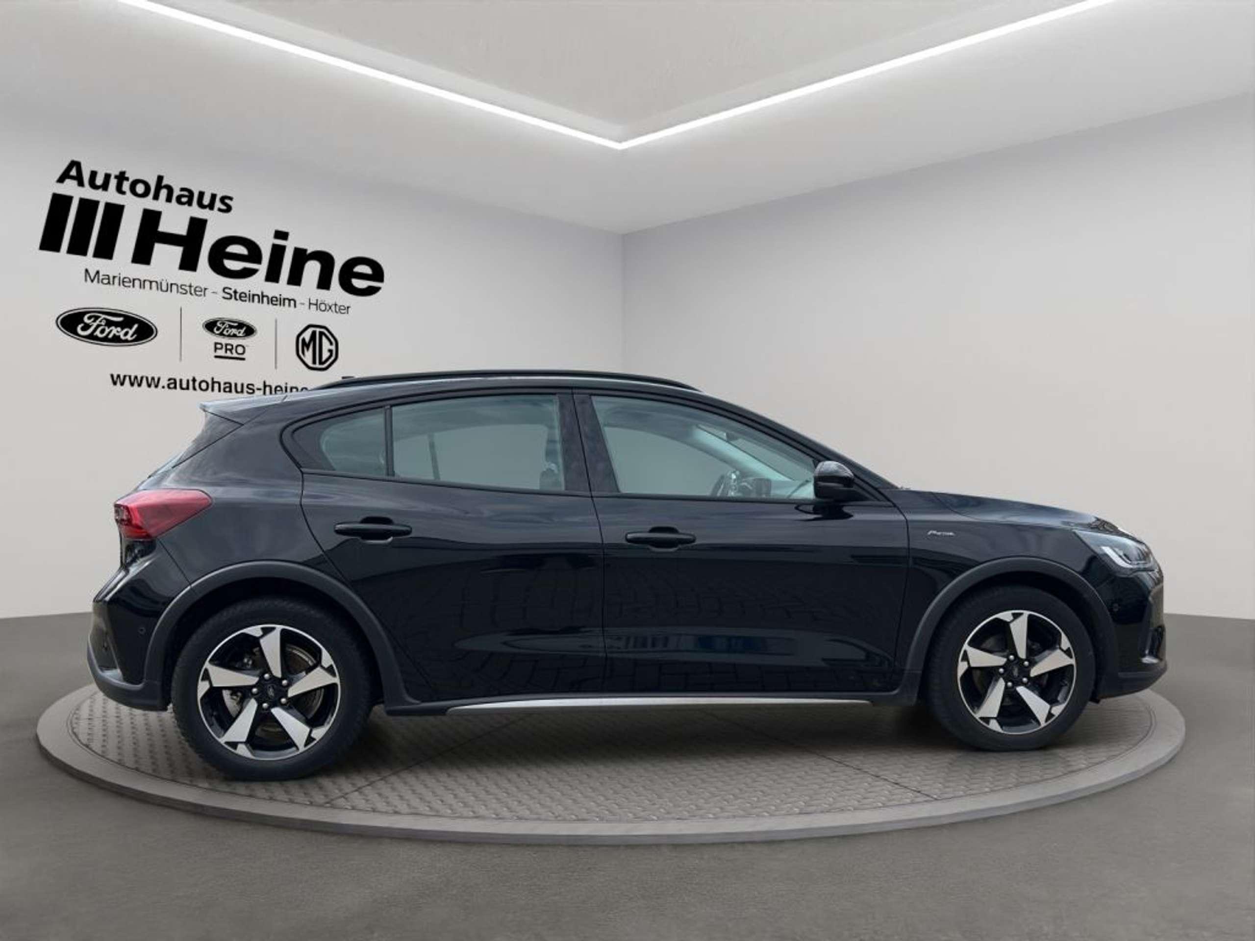 Fahrzeugabbildung Ford Focus ACTIVE 1.5 Ltr. 115 PS *AUTOMATIK*AHK*CARPLAY* - mit KI generiert/bearbeitet