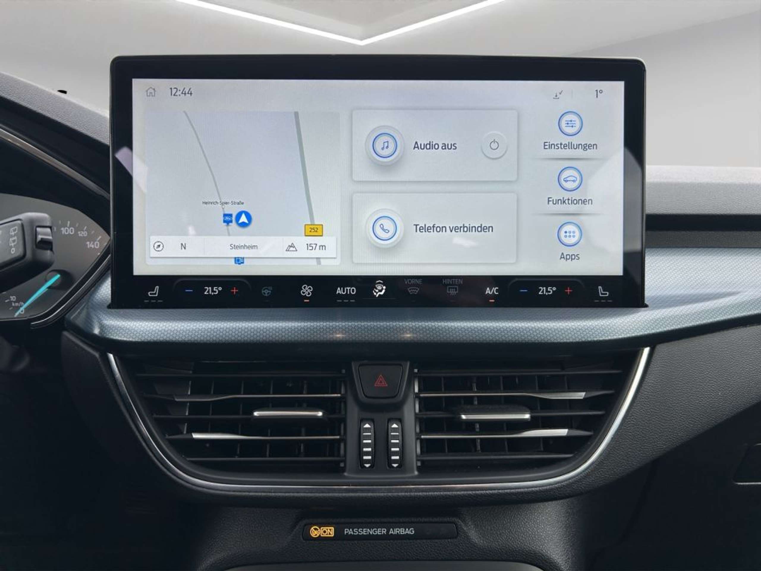 Fahrzeugabbildung Ford Focus ACTIVE 1.5 Ltr. 115 PS *AUTOMATIK*AHK*CARPLAY* - mit KI generiert/bearbeitet