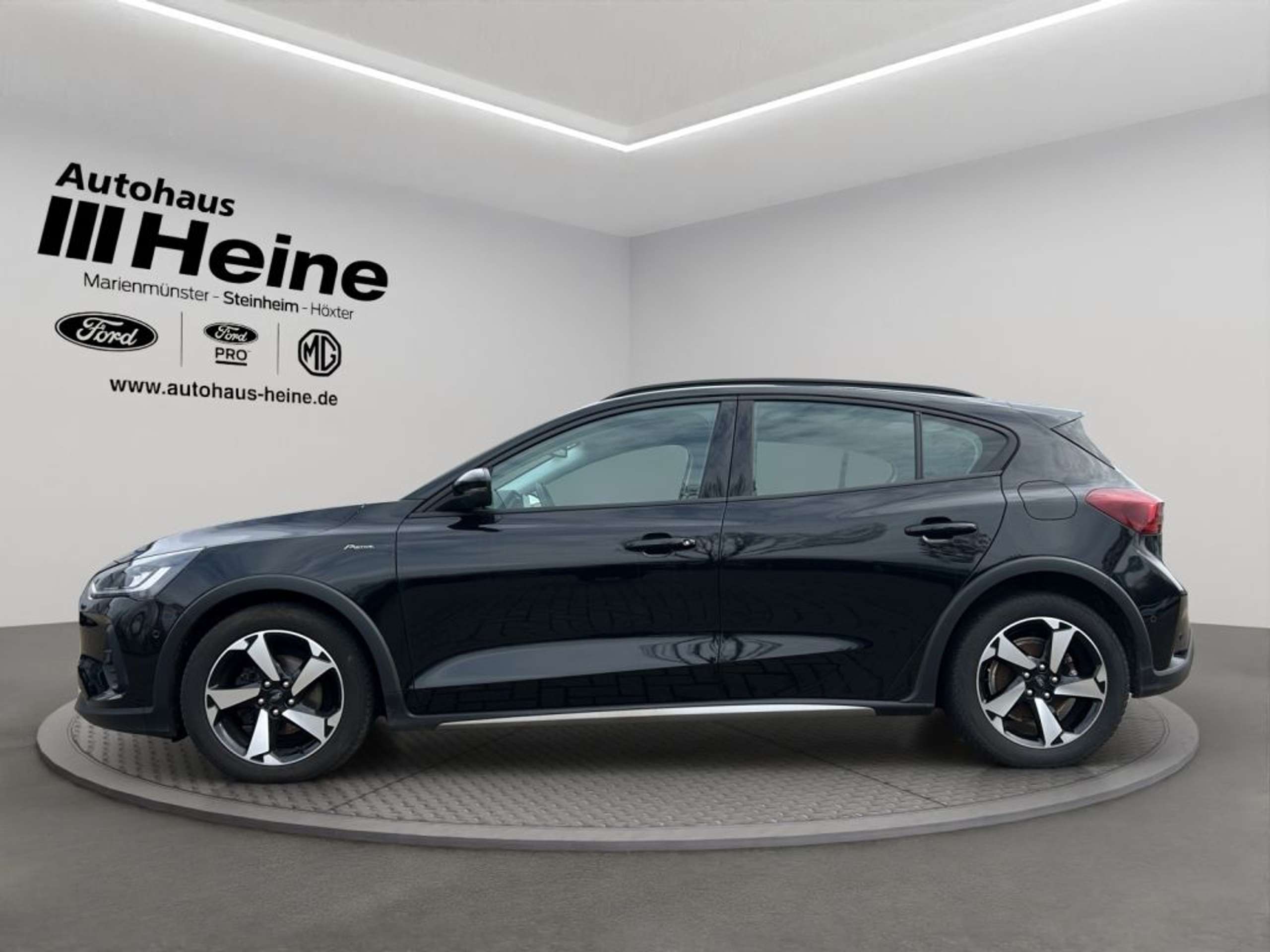 Fahrzeugabbildung Ford Focus ACTIVE 1.5 Ltr. 115 PS *AUTOMATIK*AHK*CARPLAY* - mit KI generiert/bearbeitet