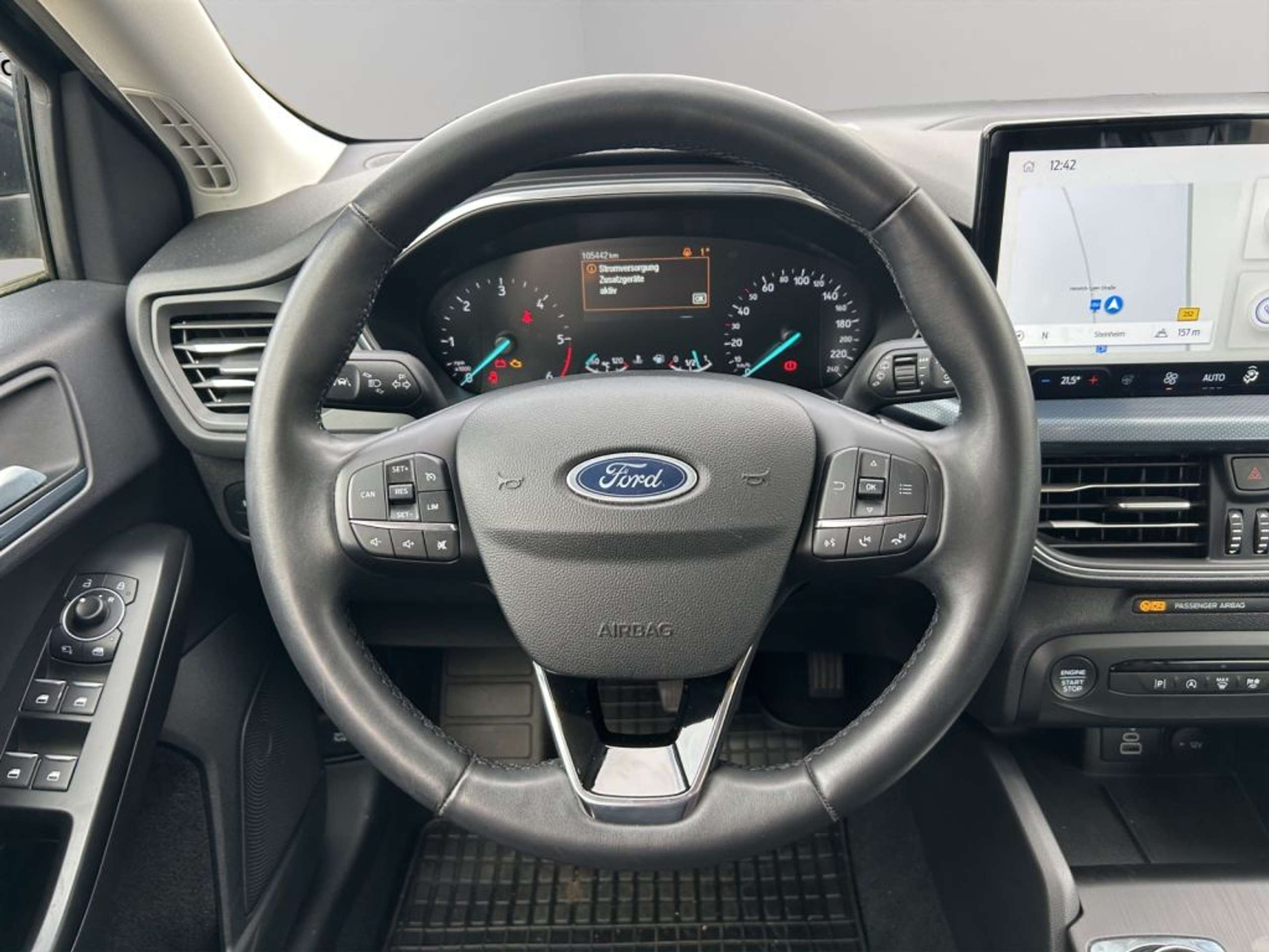 Fahrzeugabbildung Ford Focus ACTIVE 1.5 Ltr. 115 PS *AUTOMATIK*AHK*CARPLAY* - mit KI generiert/bearbeitet