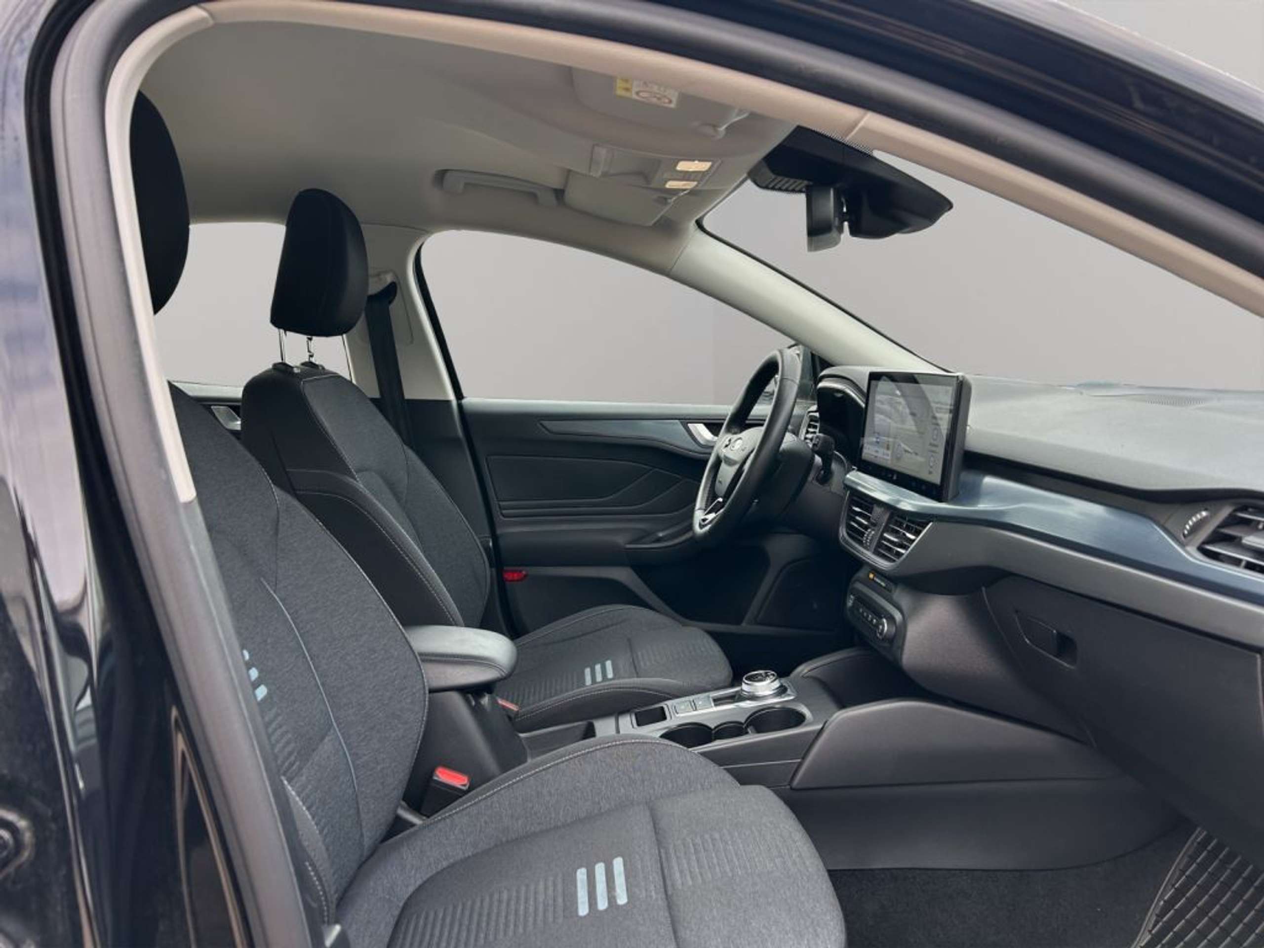 Fahrzeugabbildung Ford Focus ACTIVE 1.5 Ltr. 115 PS *AUTOMATIK*AHK*CARPLAY* - mit KI generiert/bearbeitet