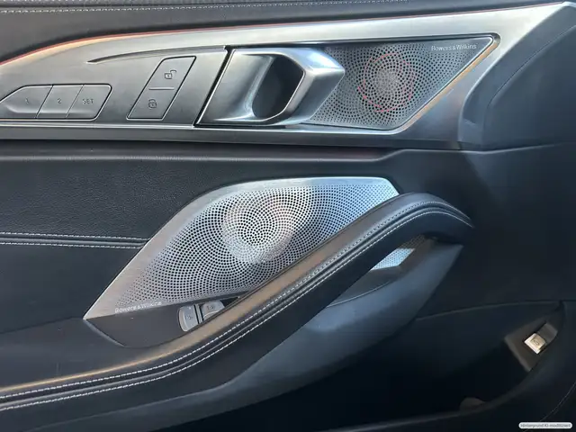 BMW 8 Series view 13