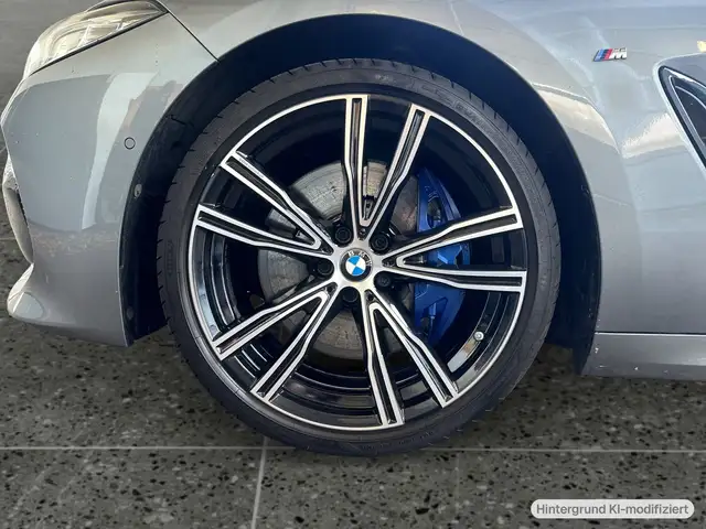BMW 8 Series view 10