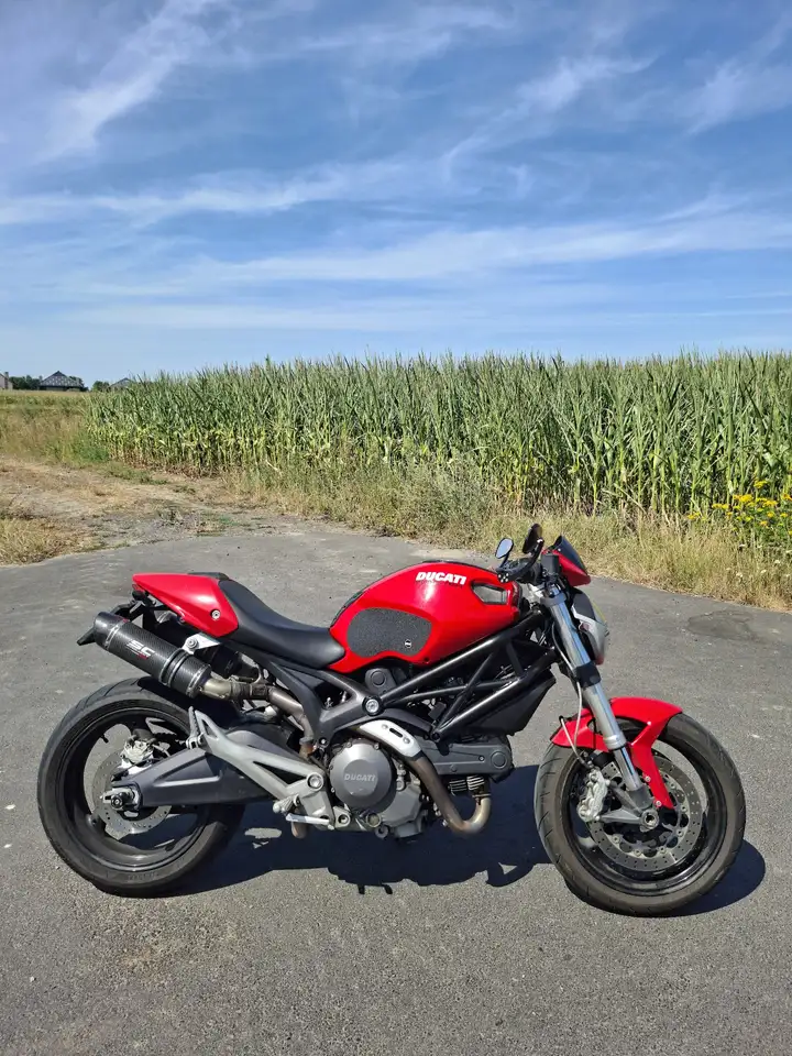 Ducati Monster 696