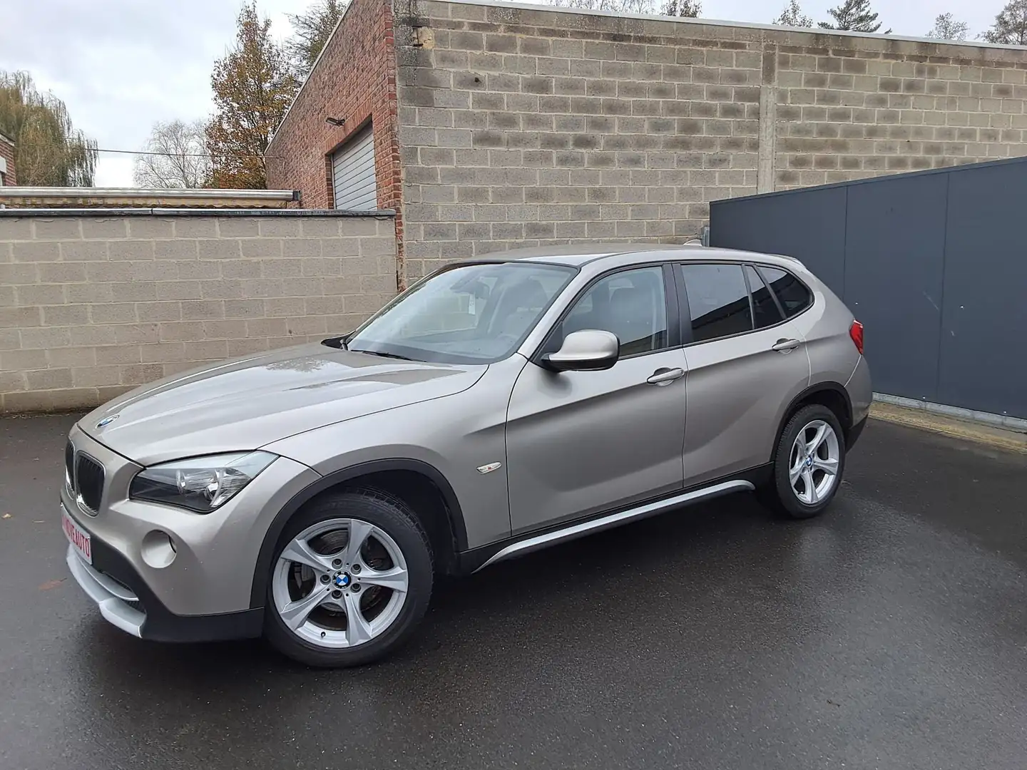 BMW X1 2.0 d sDrive18 NAVI LEDER VW ZETELS AIRCO 1st eig Beige - 2