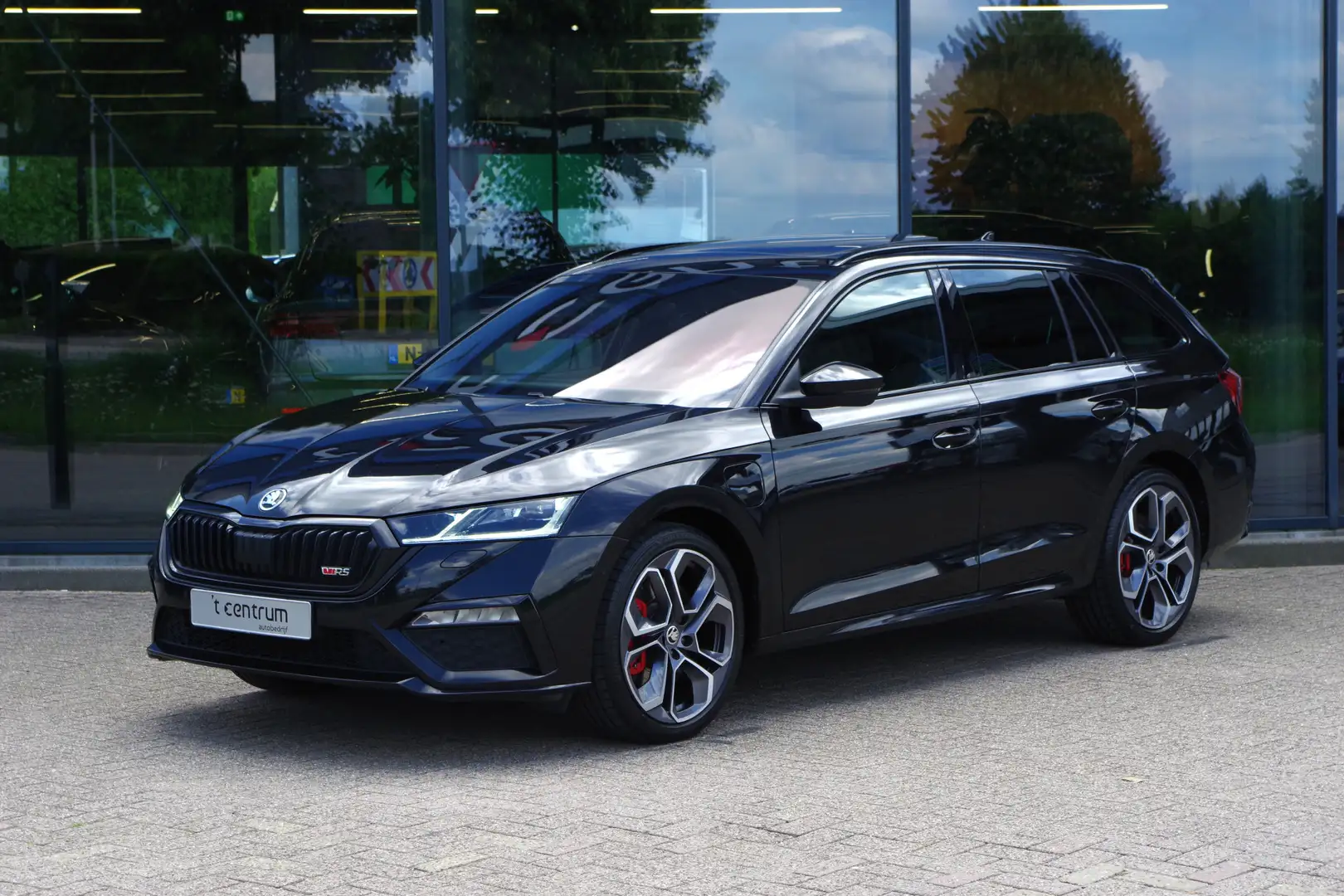 Skoda Octavia Combi 1.4 TSI RS iV 245 PK PHEV BNS, Panoramadak, Zwart - 1