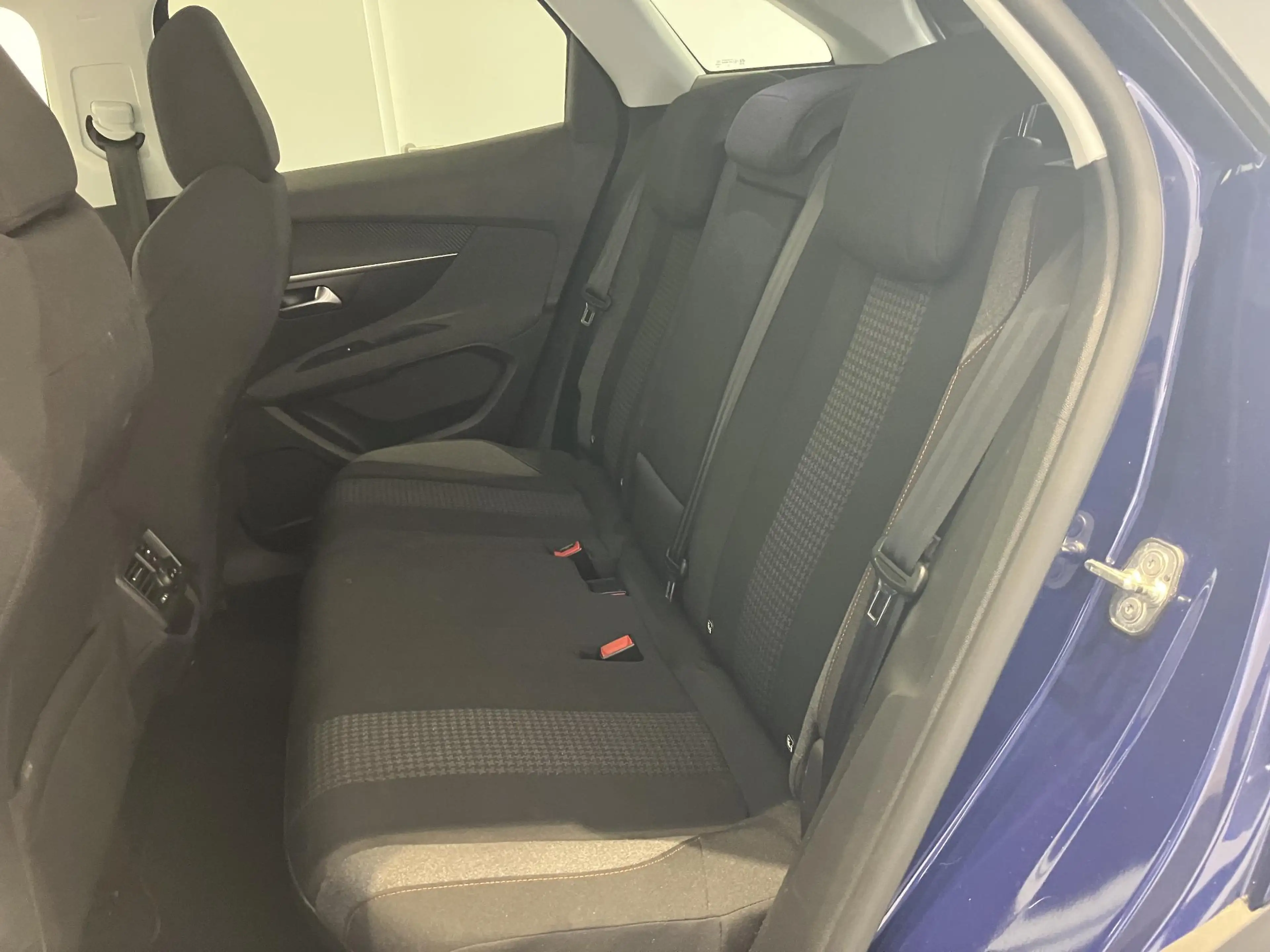 Peugeot 3008 1.2 PureTech Blue Lease Executive — photo 12