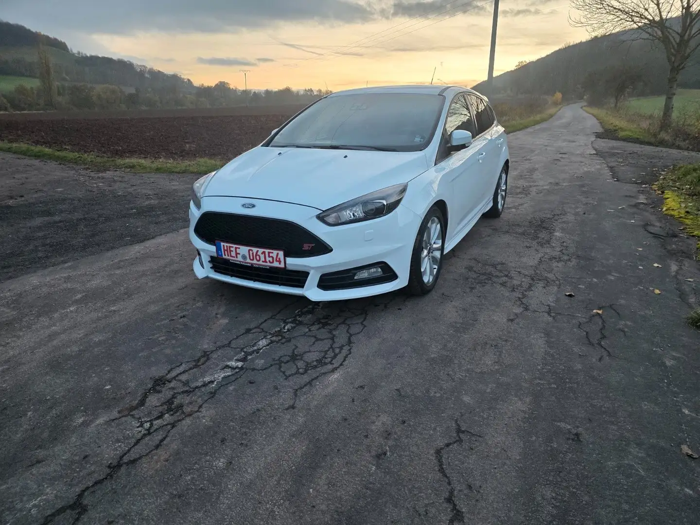 Ford Focus ST/1.Hand/Service + Tüv neu/Garantie! Weiß - 1