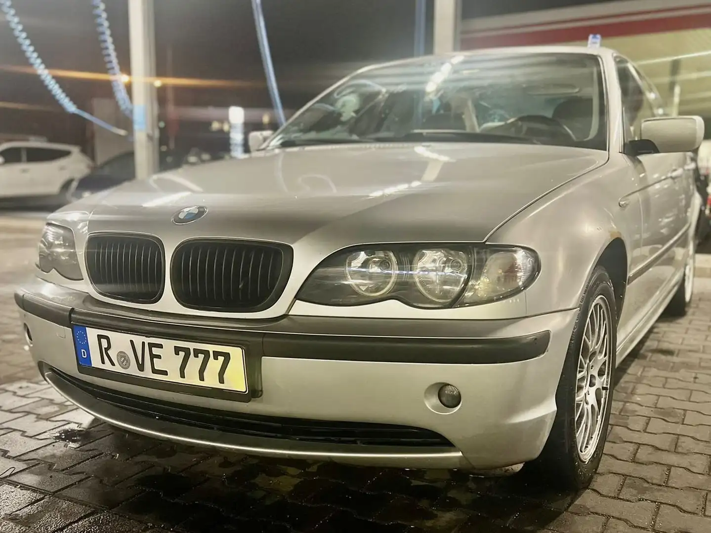 BMW 320 320i Silber - 1