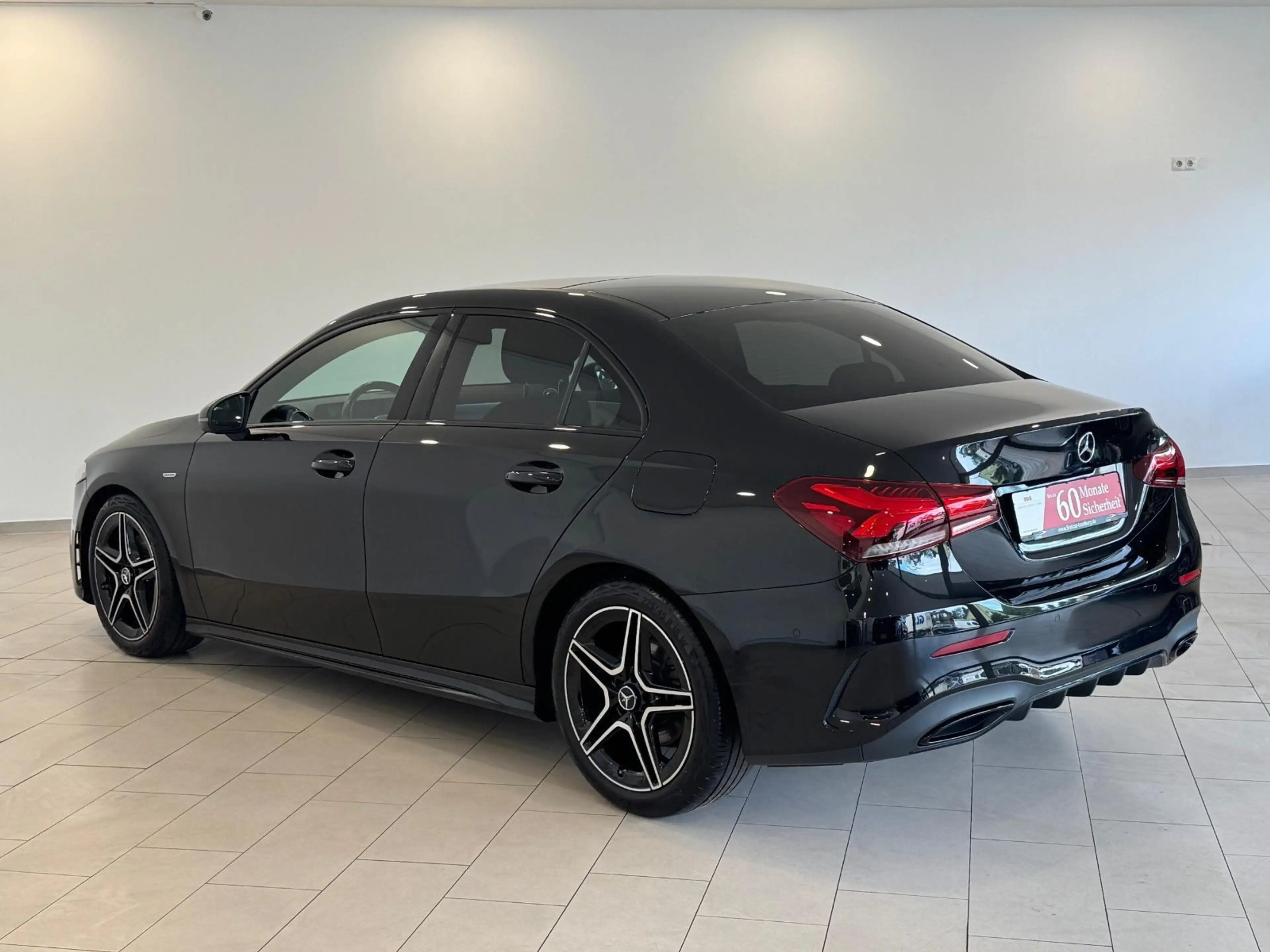Mercedes-Benz A 200 Lim. Edition AMG-Line|PANO|KAMERA|AMBIENTE — photo 3